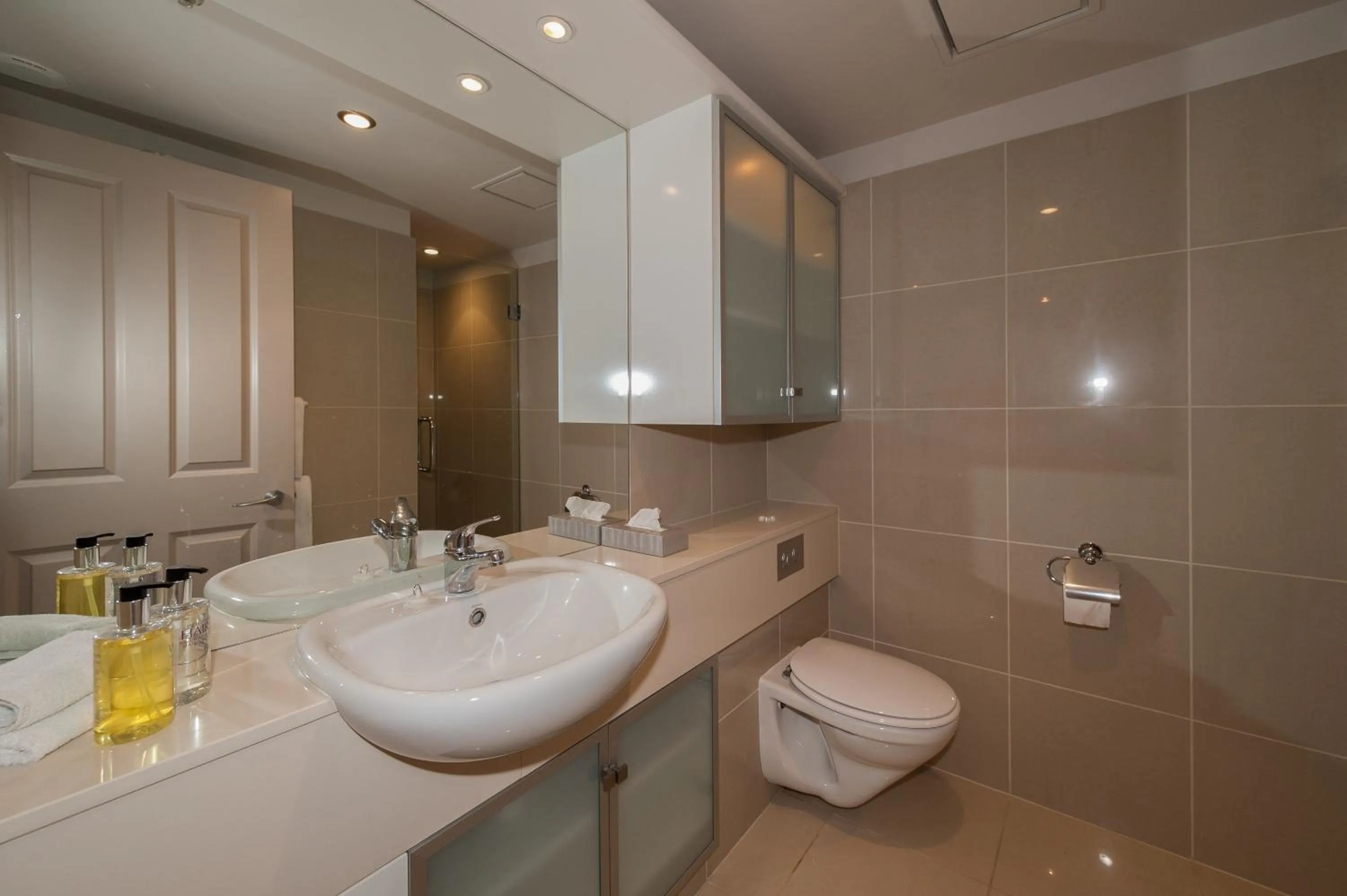 Bathroom in Harbour View Motel