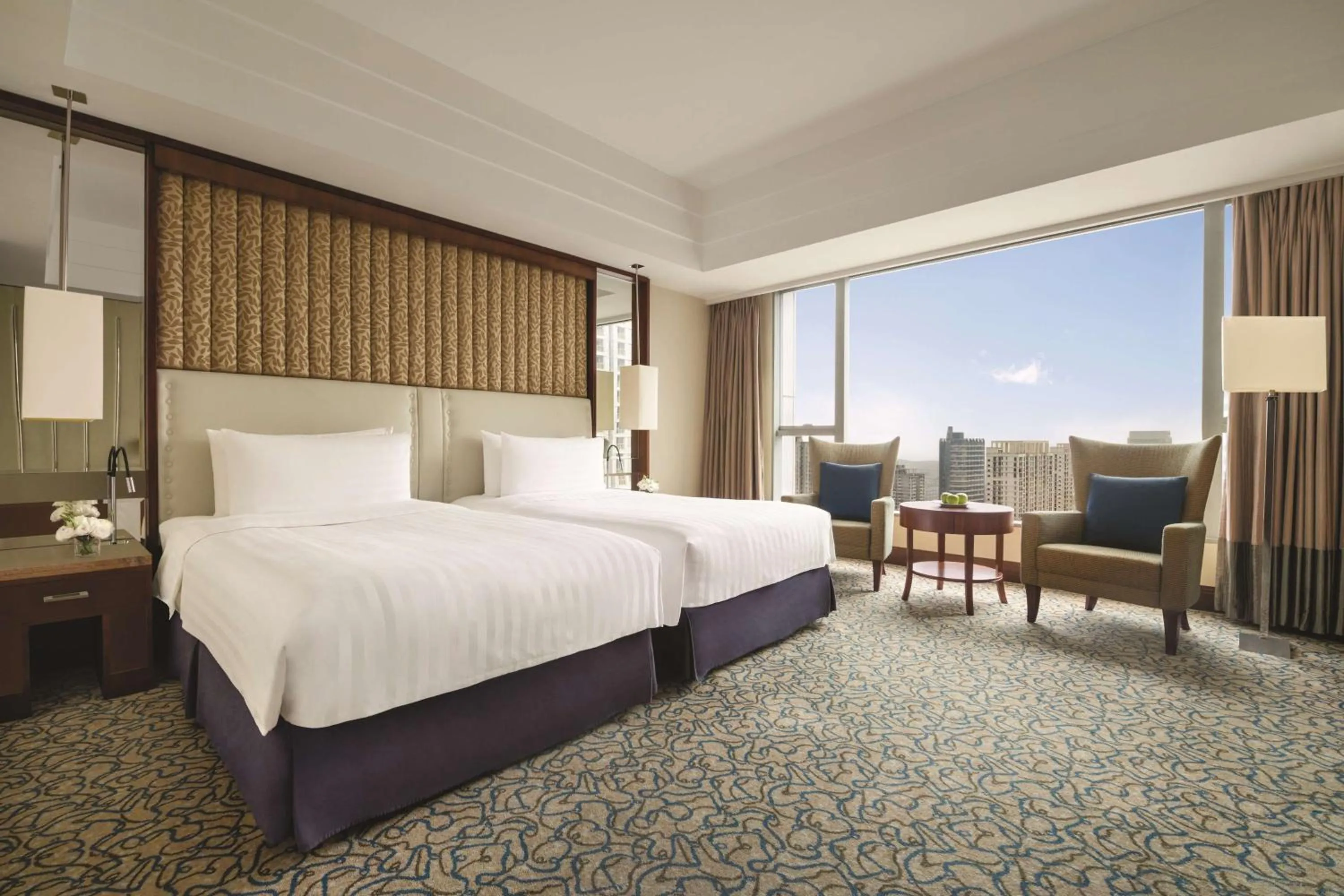 Photo of the whole room, Bed in Shangri-La Ningbo