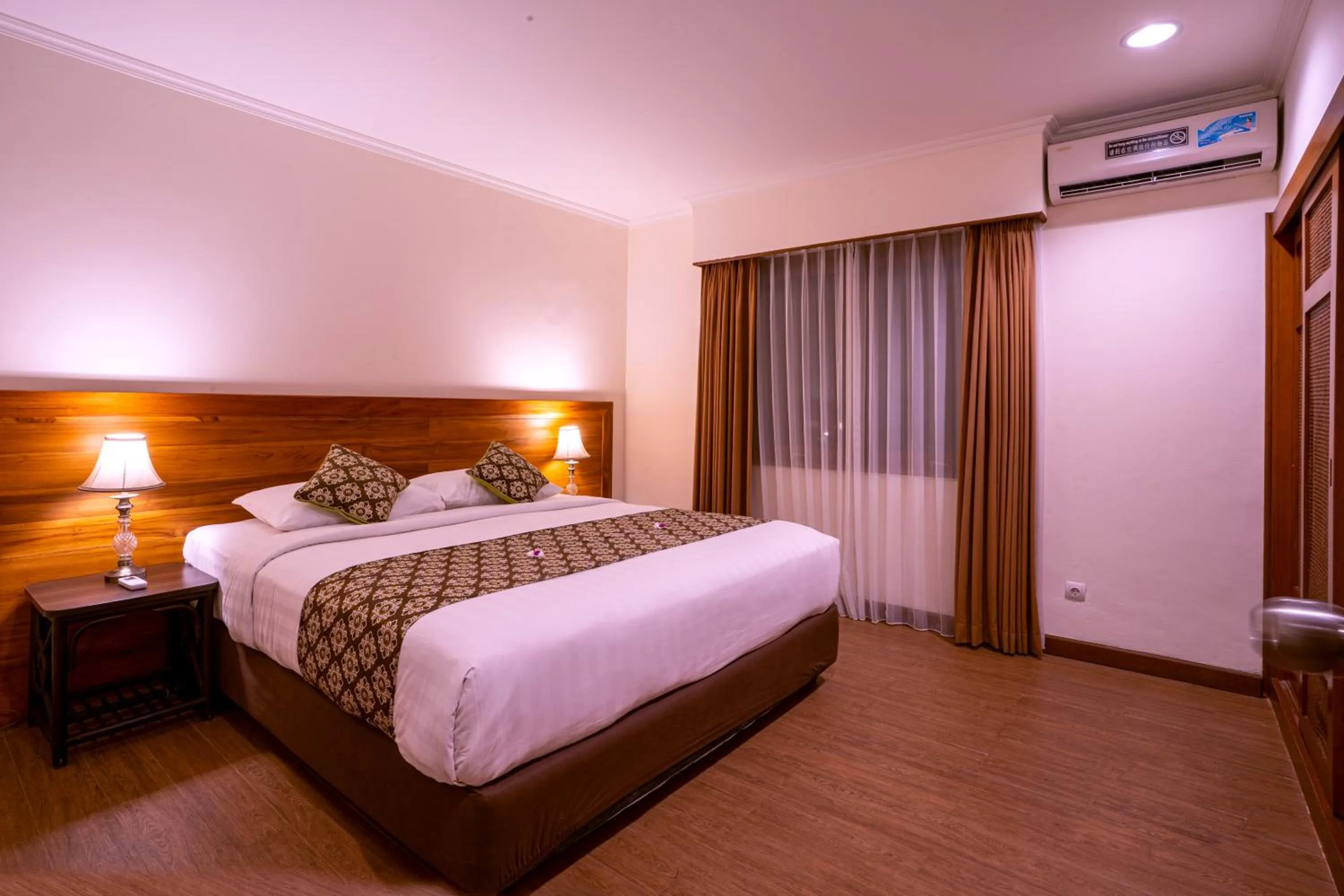 Bed in Plagoo Holiday Hotel