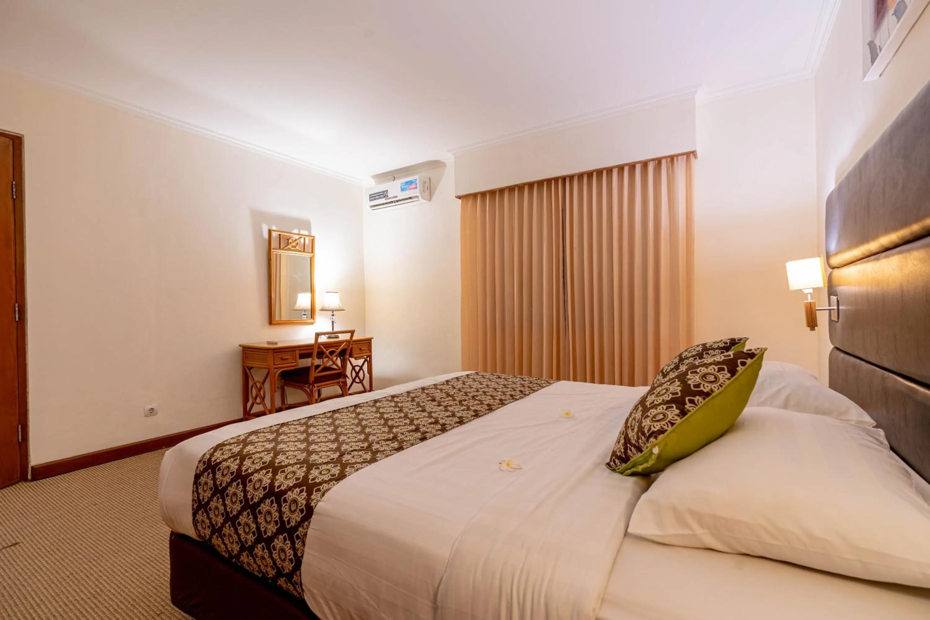 Bed in Plagoo Holiday Hotel