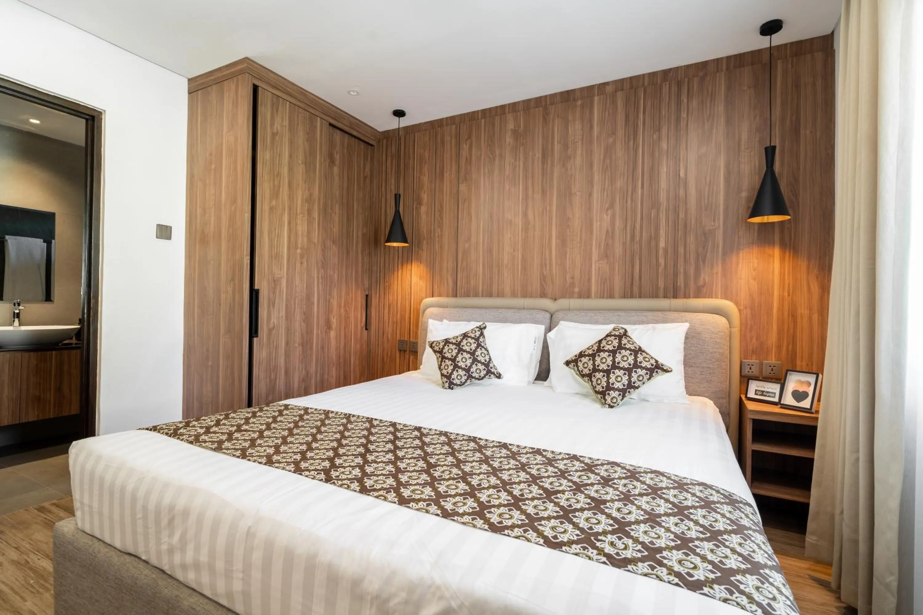 Bed in Plagoo Holiday Hotel