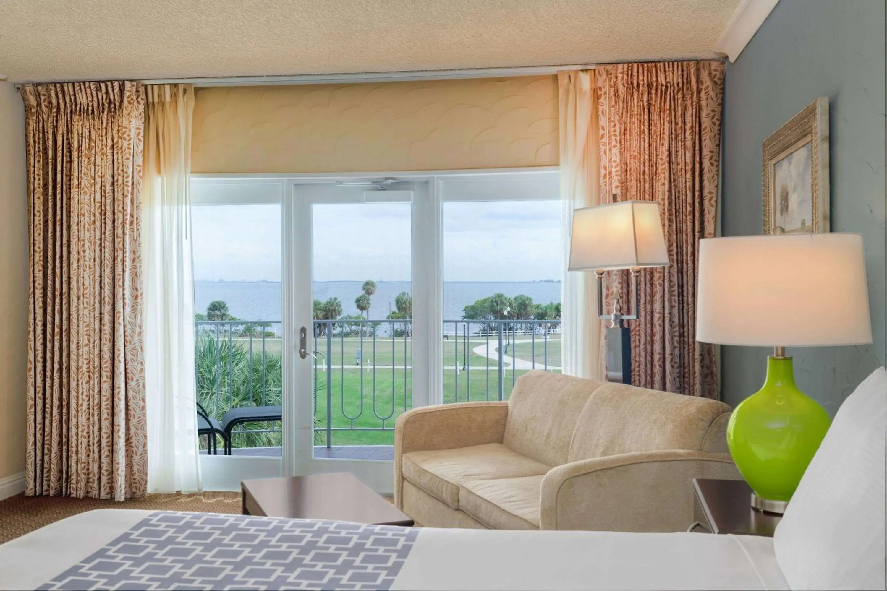 Deluxe King Room with Balcony and Bay View - Non-Smoking in Safety Harbor Resort & Spa Trademark Collection by Wyndham Deluxe King Room with Balcony and Bay View - Non-Smoking in Safety Harbor Resort & Spa Trademark Collection by Wyndham
