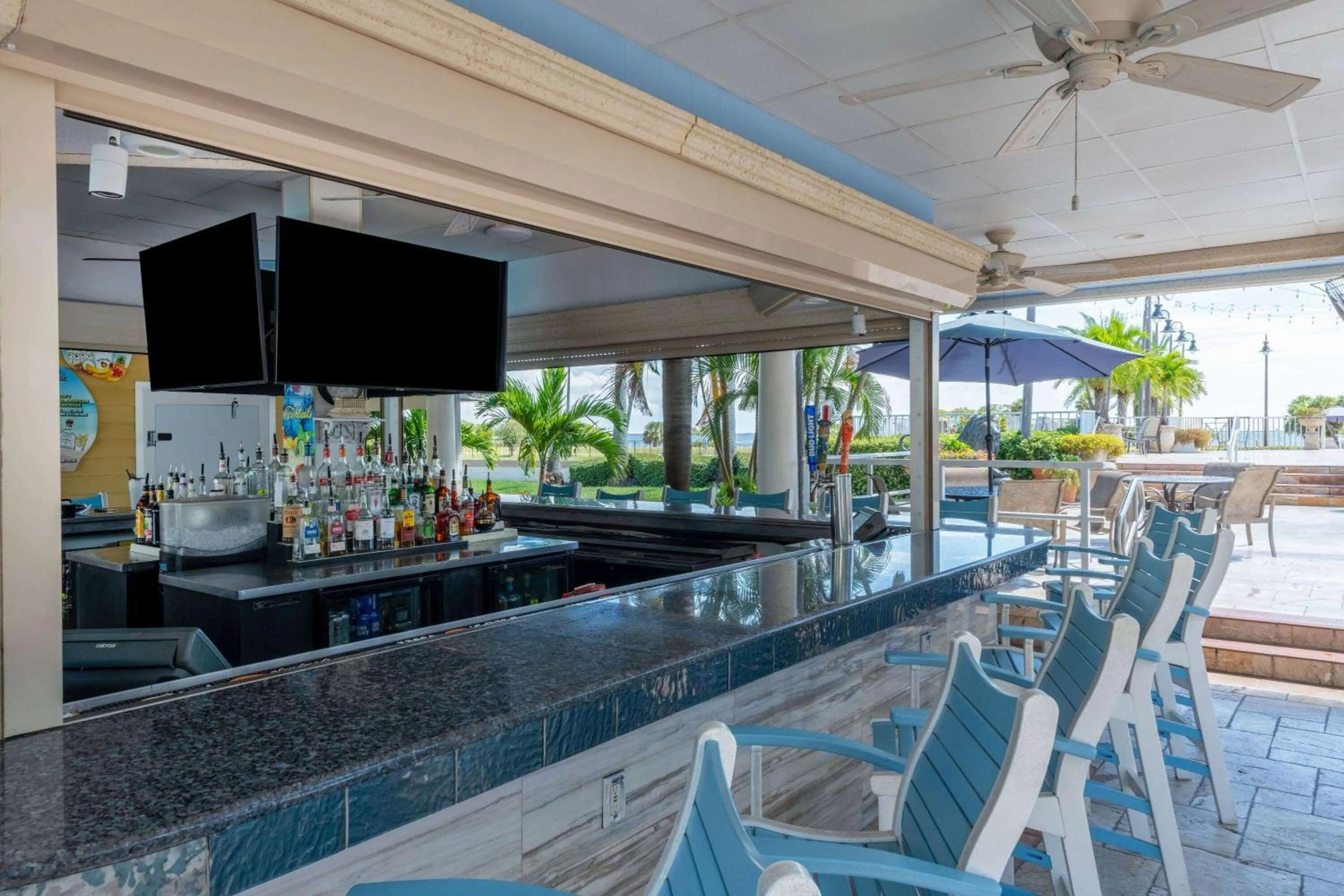 Lounge or bar in Safety Harbor Resort & Spa Trademark Collection by Wyndham
