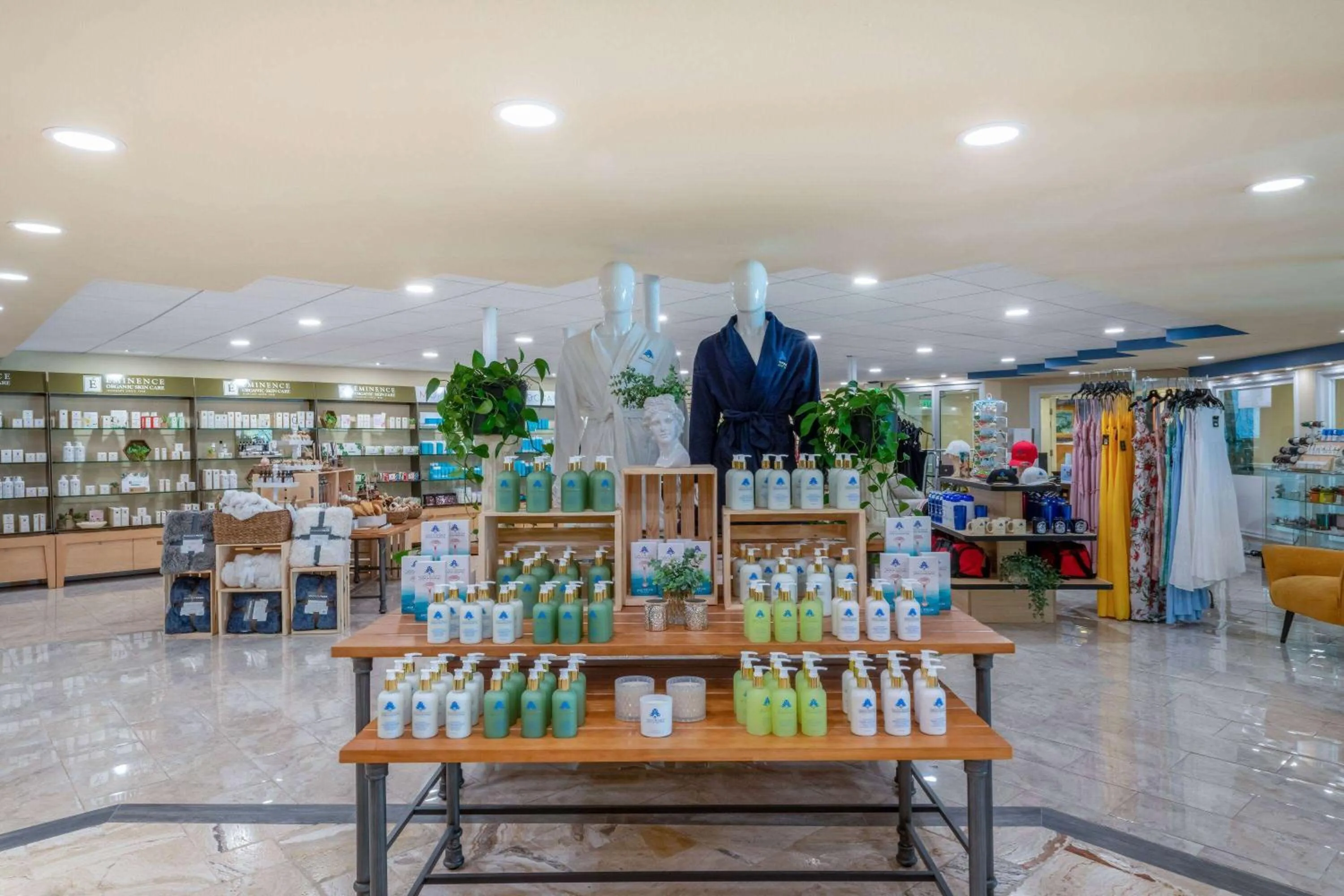 On-site shops in Safety Harbor Resort & Spa Trademark Collection by Wyndham