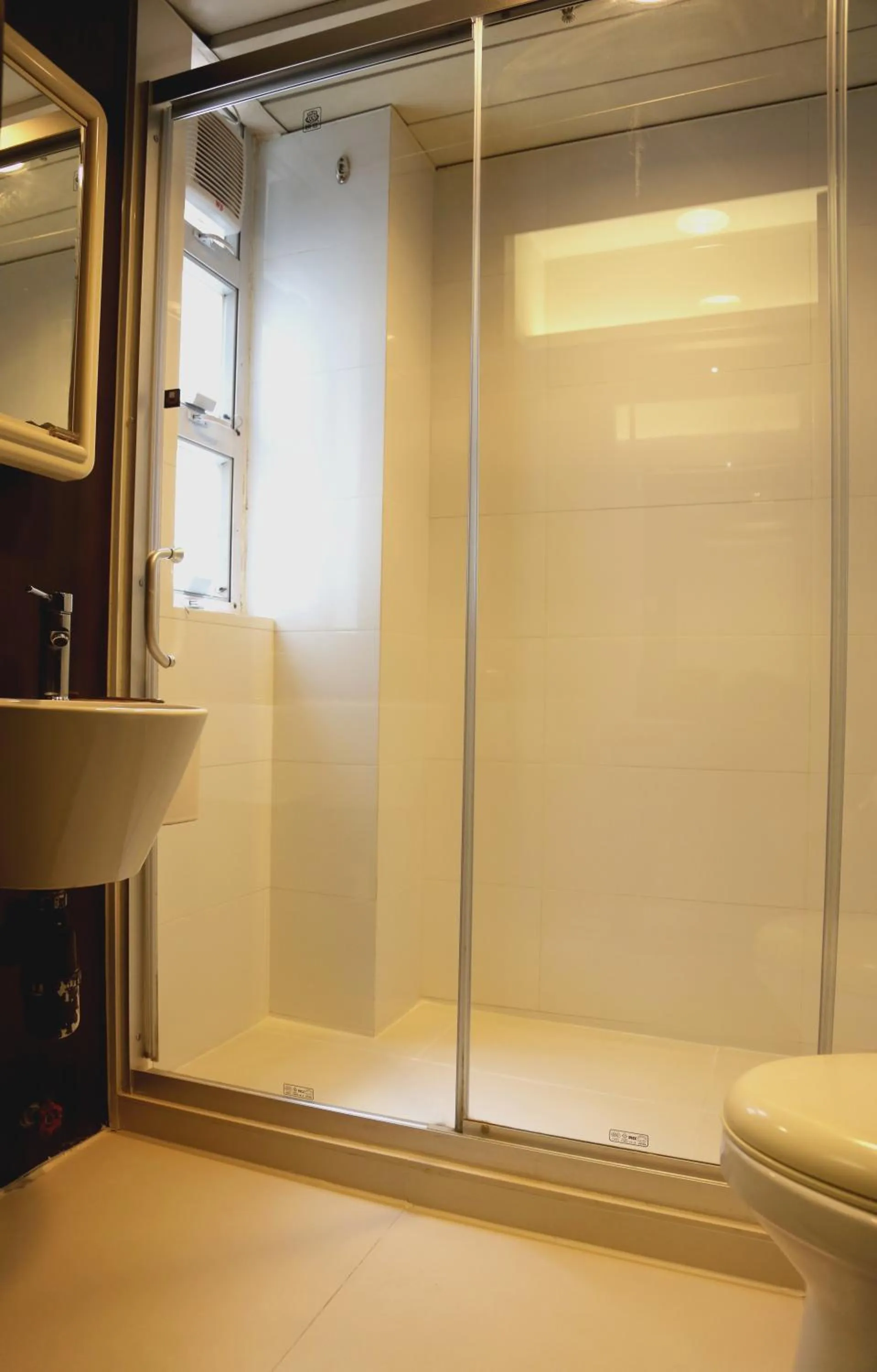 Bathroom in Bridal Tea House Hotel - Yaumatei