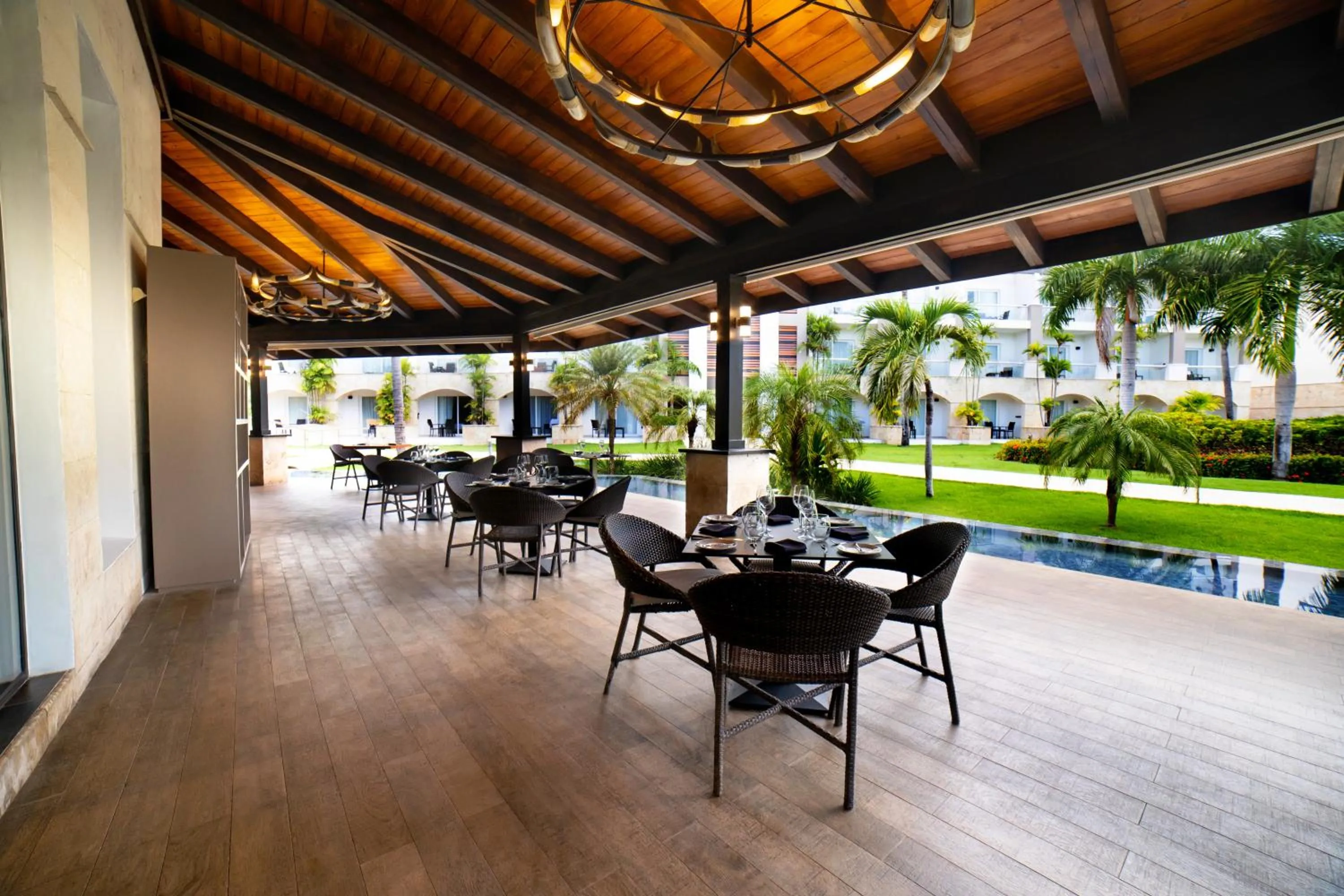Restaurant/places to eat in Royalton Hideaway Punta Cana, An Autograph Collection All-Inclusive Resort & Casino - Adults Only