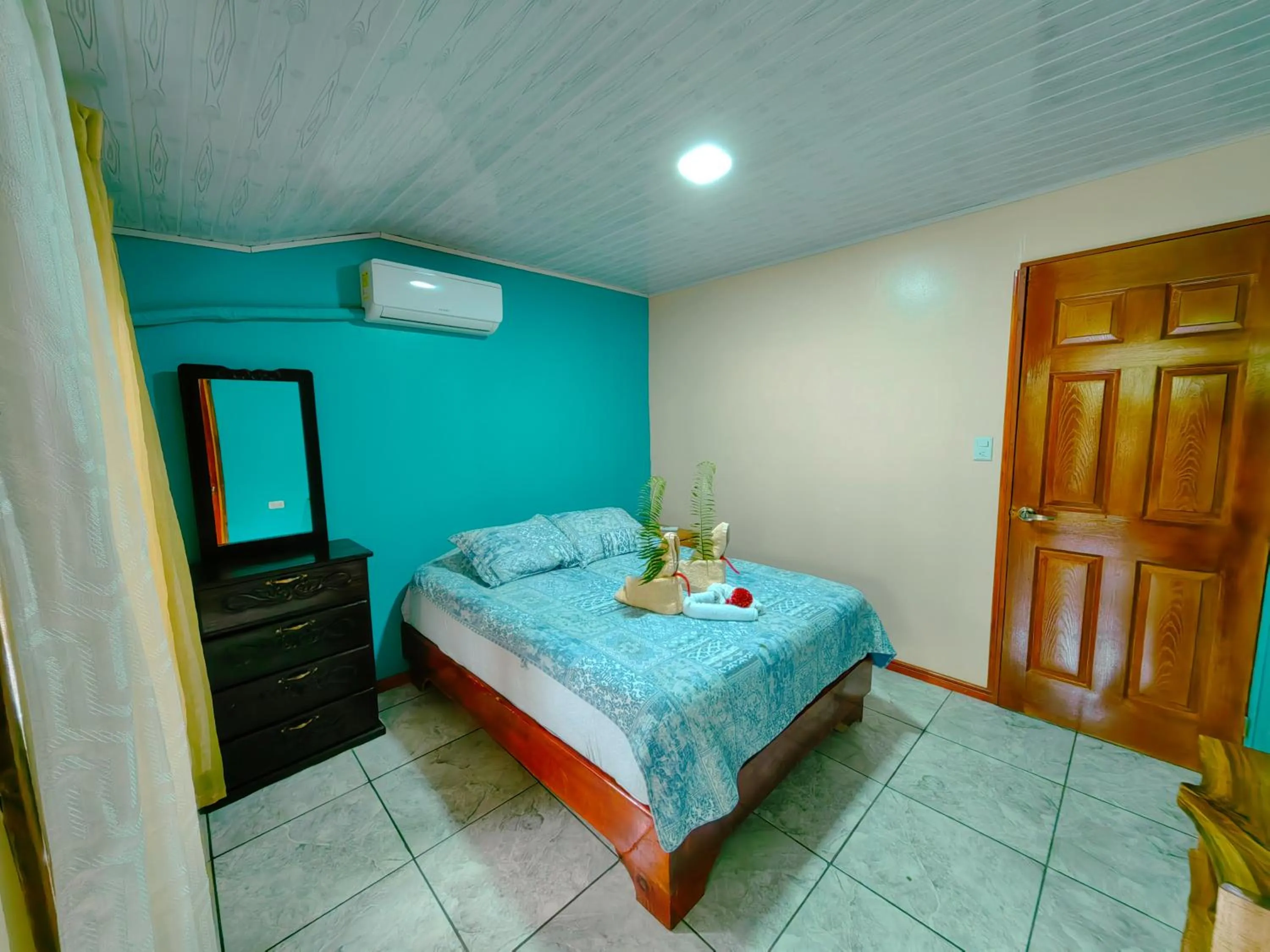 air conditioner, Bed in Hotel Casa Gitana Corcovado Tour operador