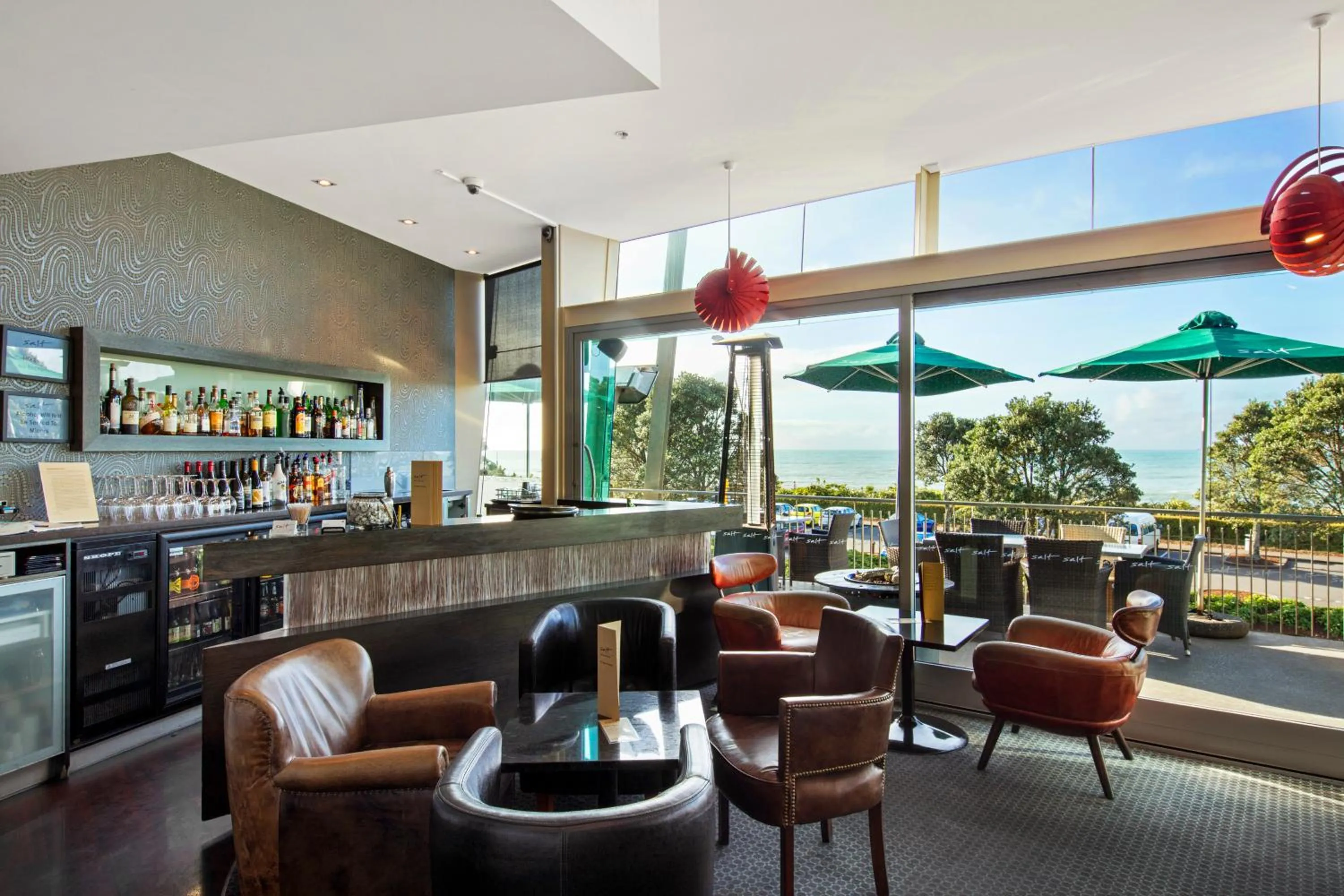 Lounge or bar in Millennium Hotel New Plymouth, Waterfront