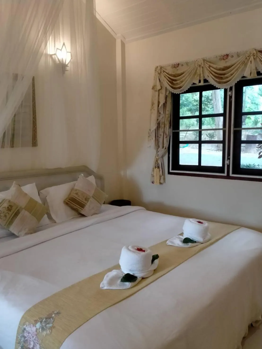 Bed in Saiyok River House