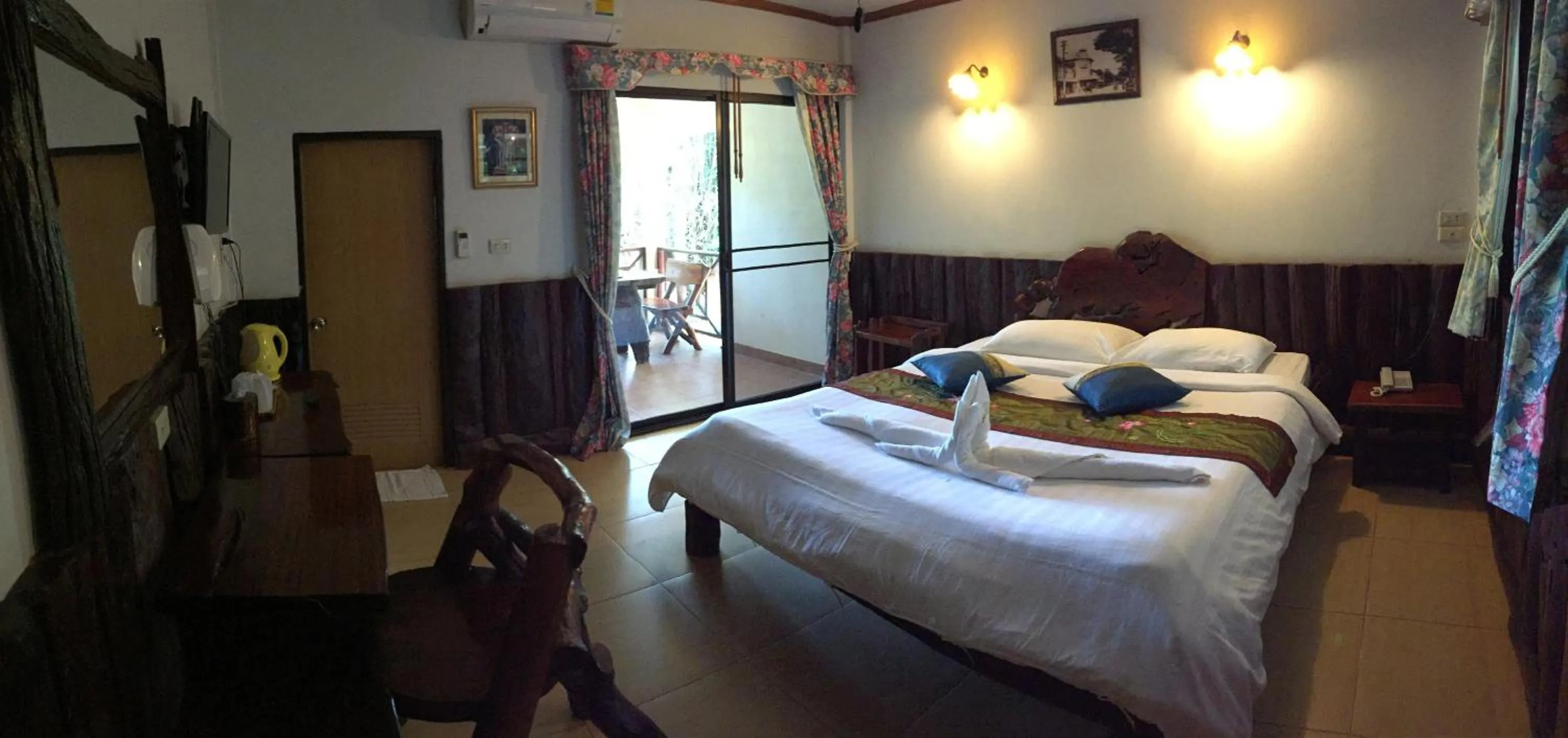 Balcony/Terrace, Bed in Saiyok River House