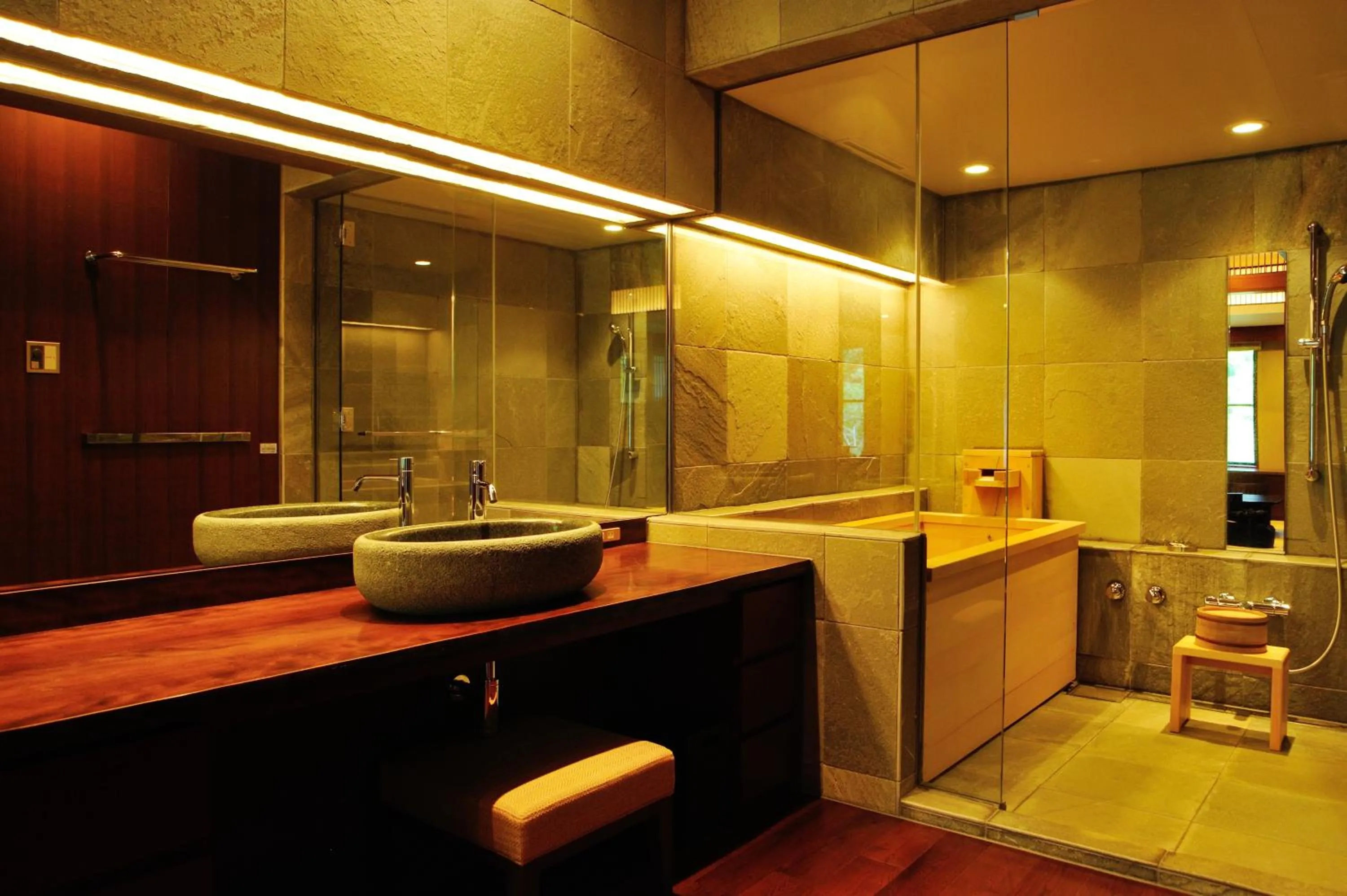 Shower in 竹泉荘 Chikusenso Onsen