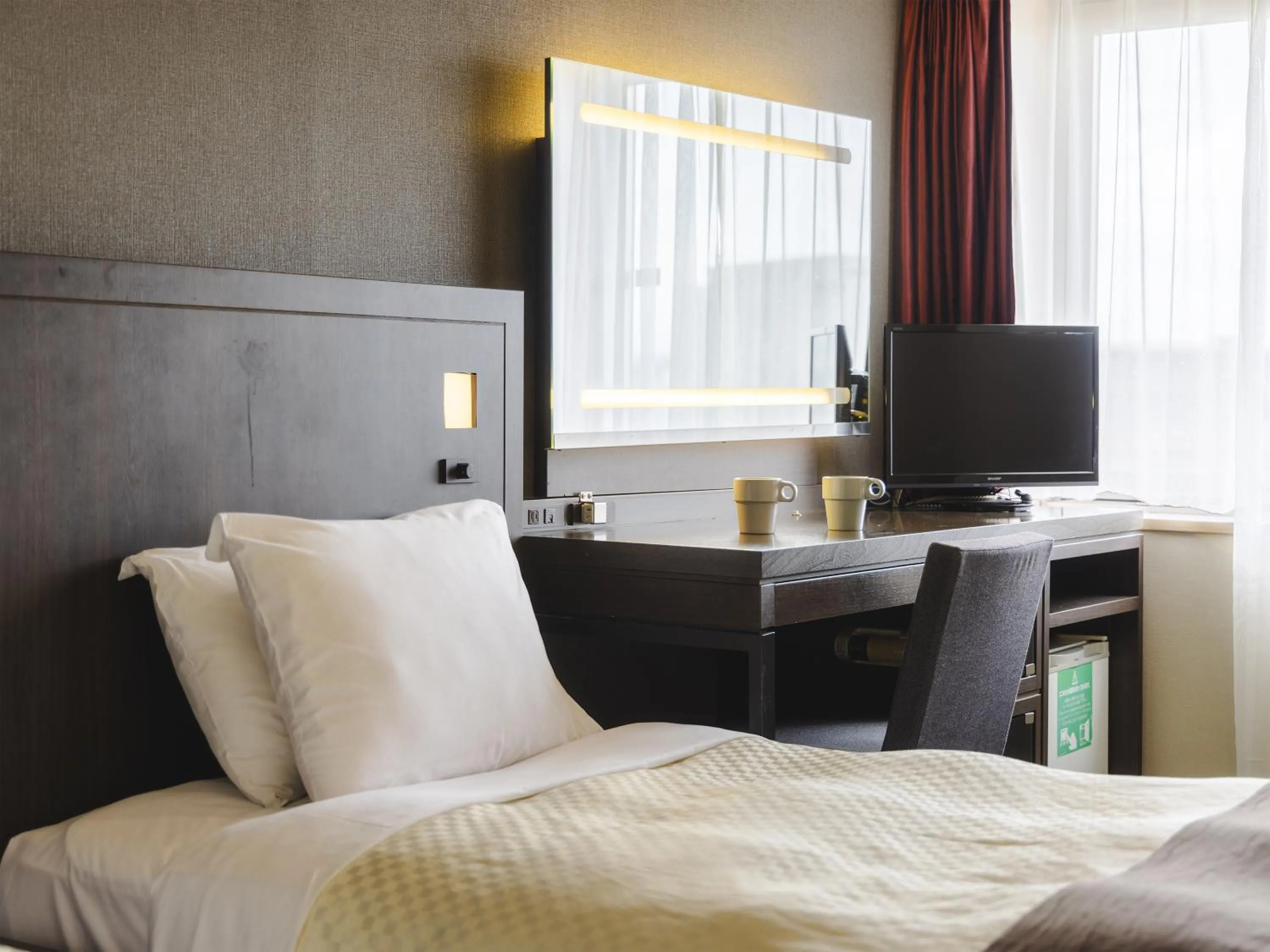 Photo of the whole room, Bed in Canal City Fukuoka Washington Hotel