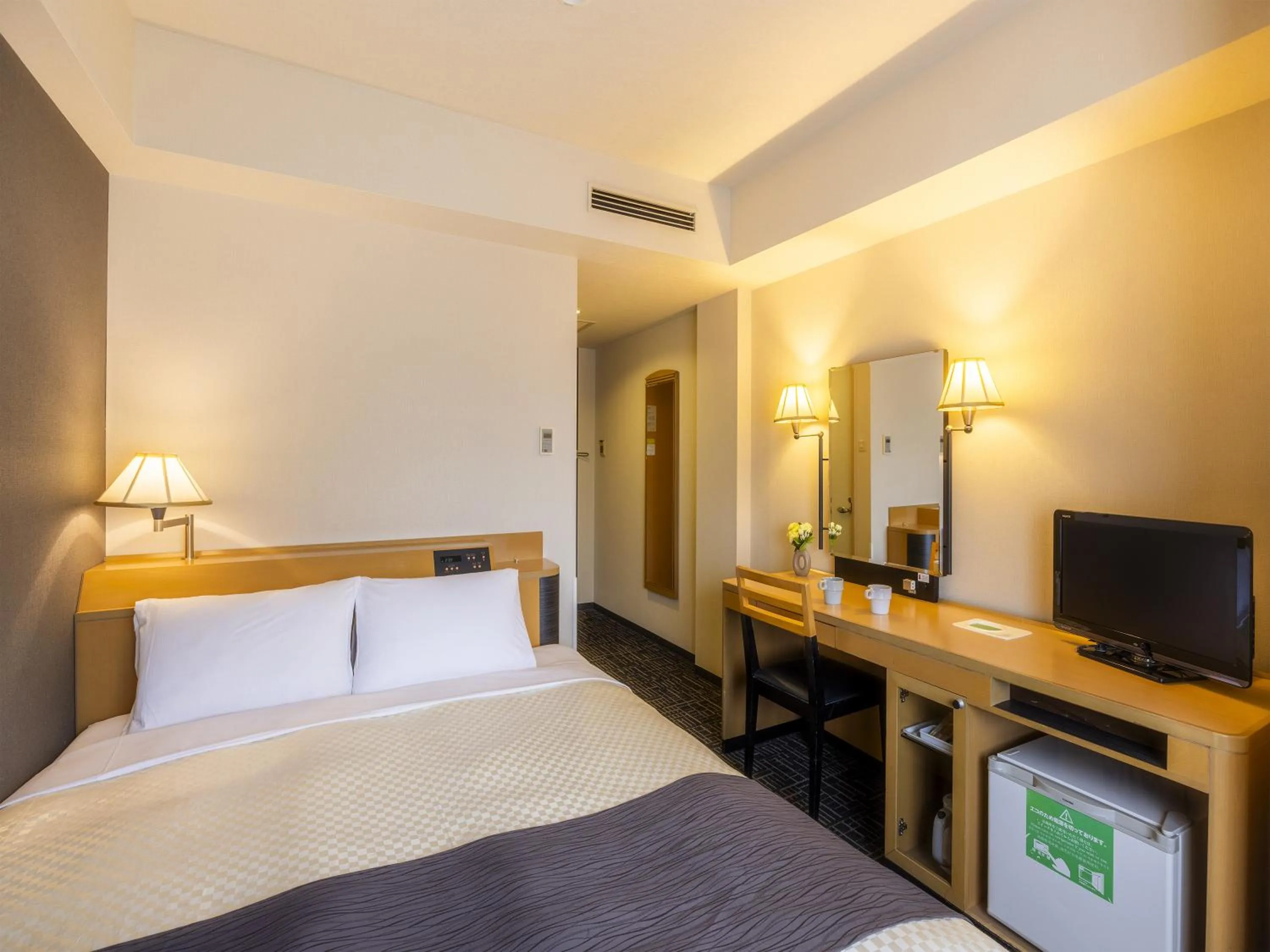 Photo of the whole room, Bed in Canal City Fukuoka Washington Hotel