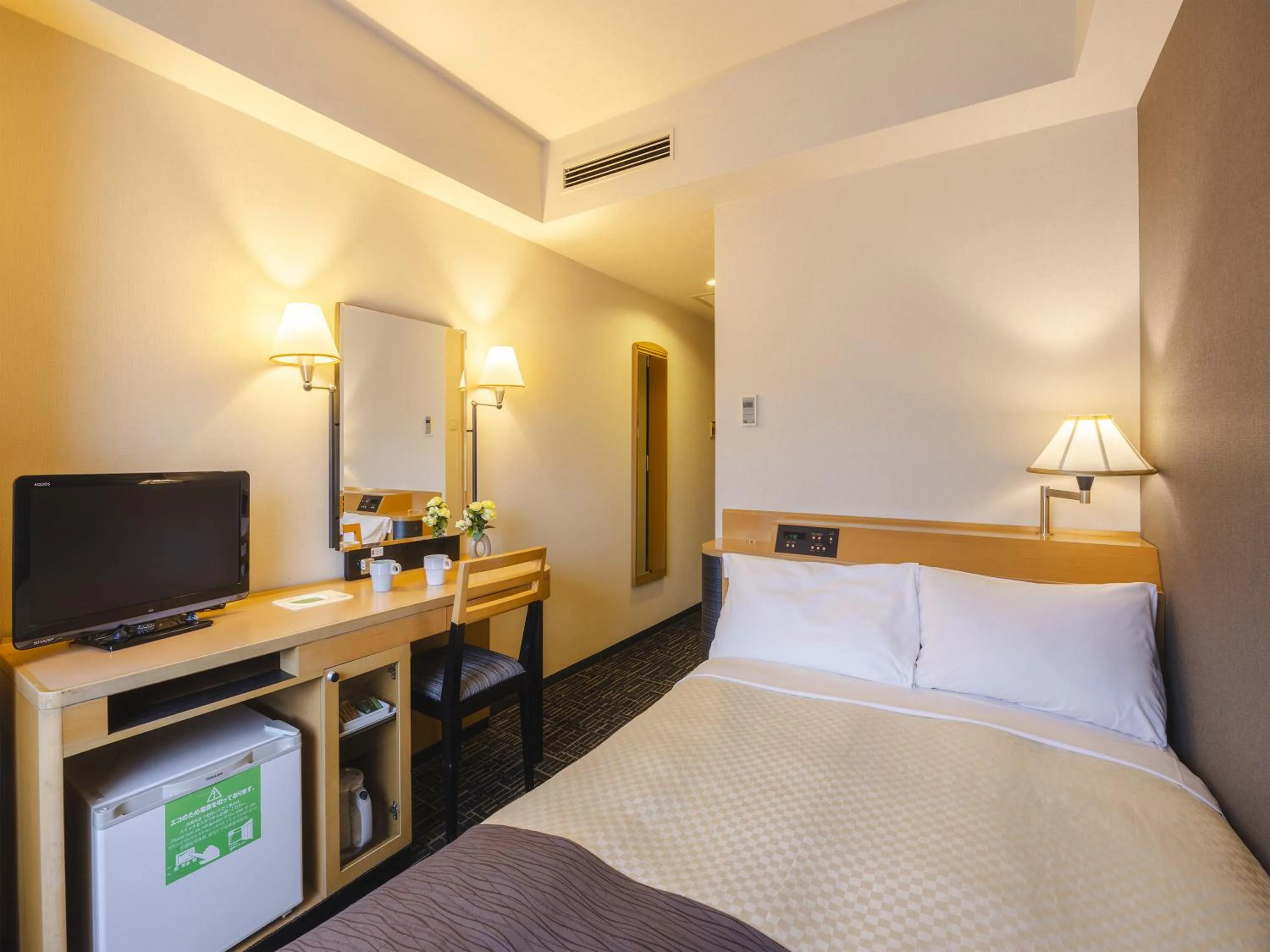 Photo of the whole room, Bed in Canal City Fukuoka Washington Hotel