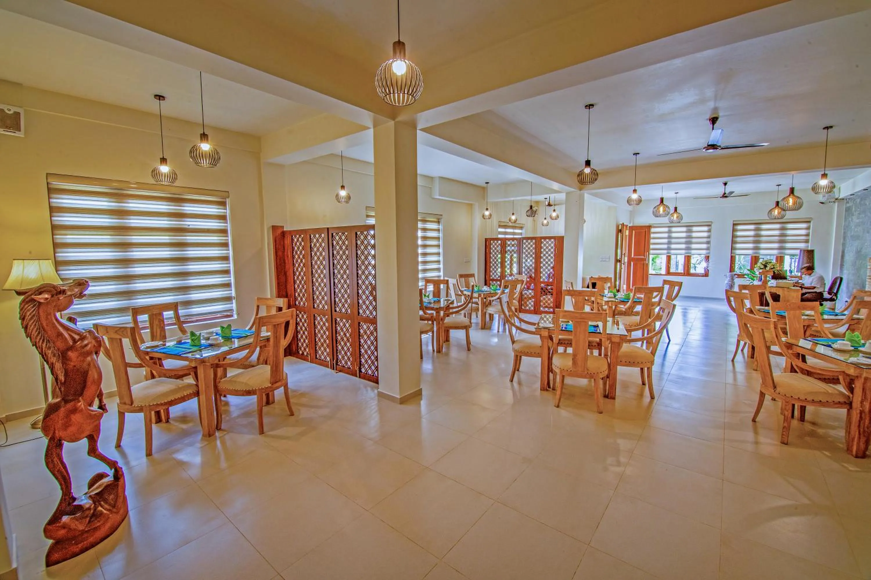 Restaurant/places to eat in Rivora Residence