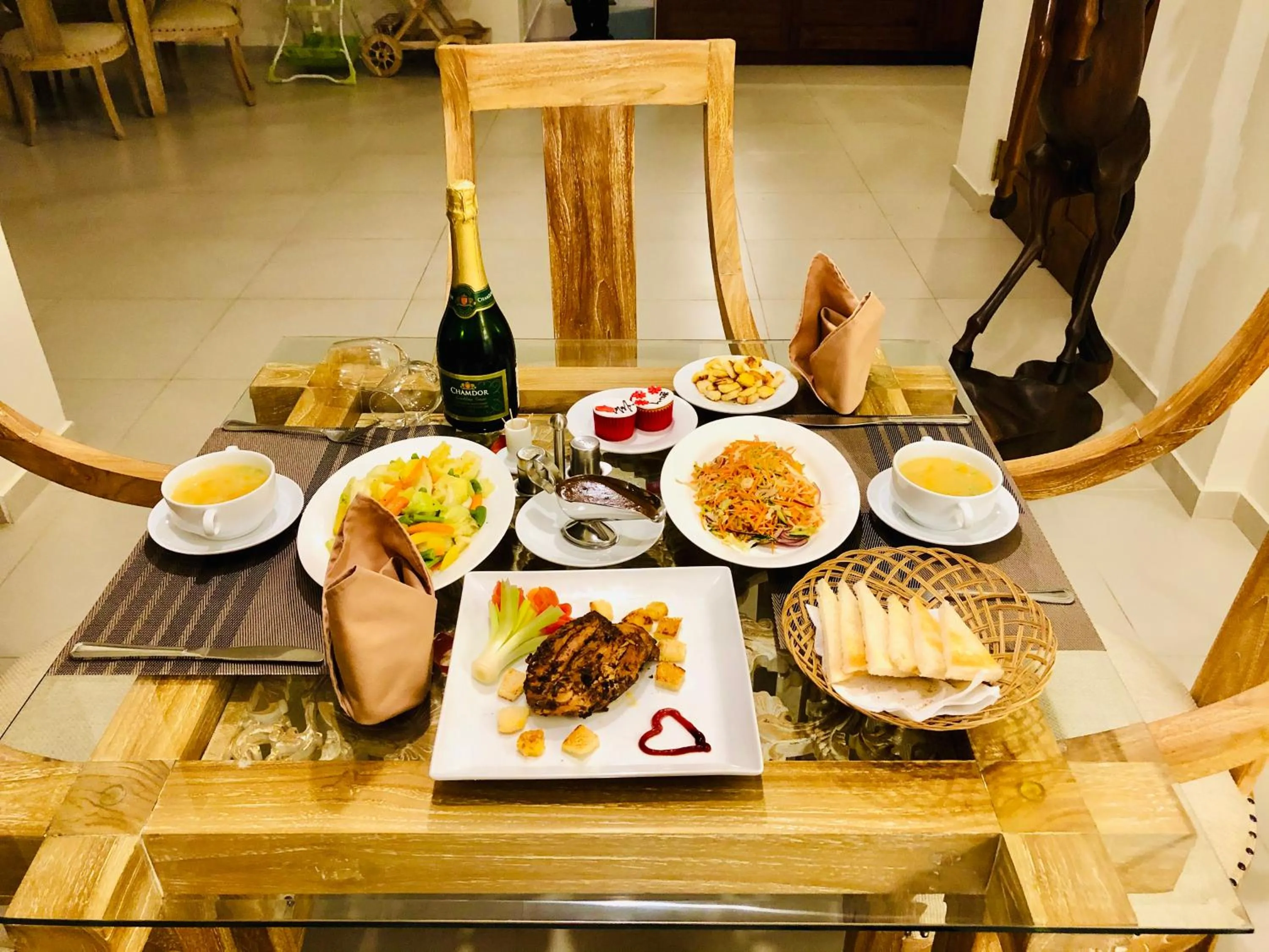 Restaurant/places to eat in Rivora Residence