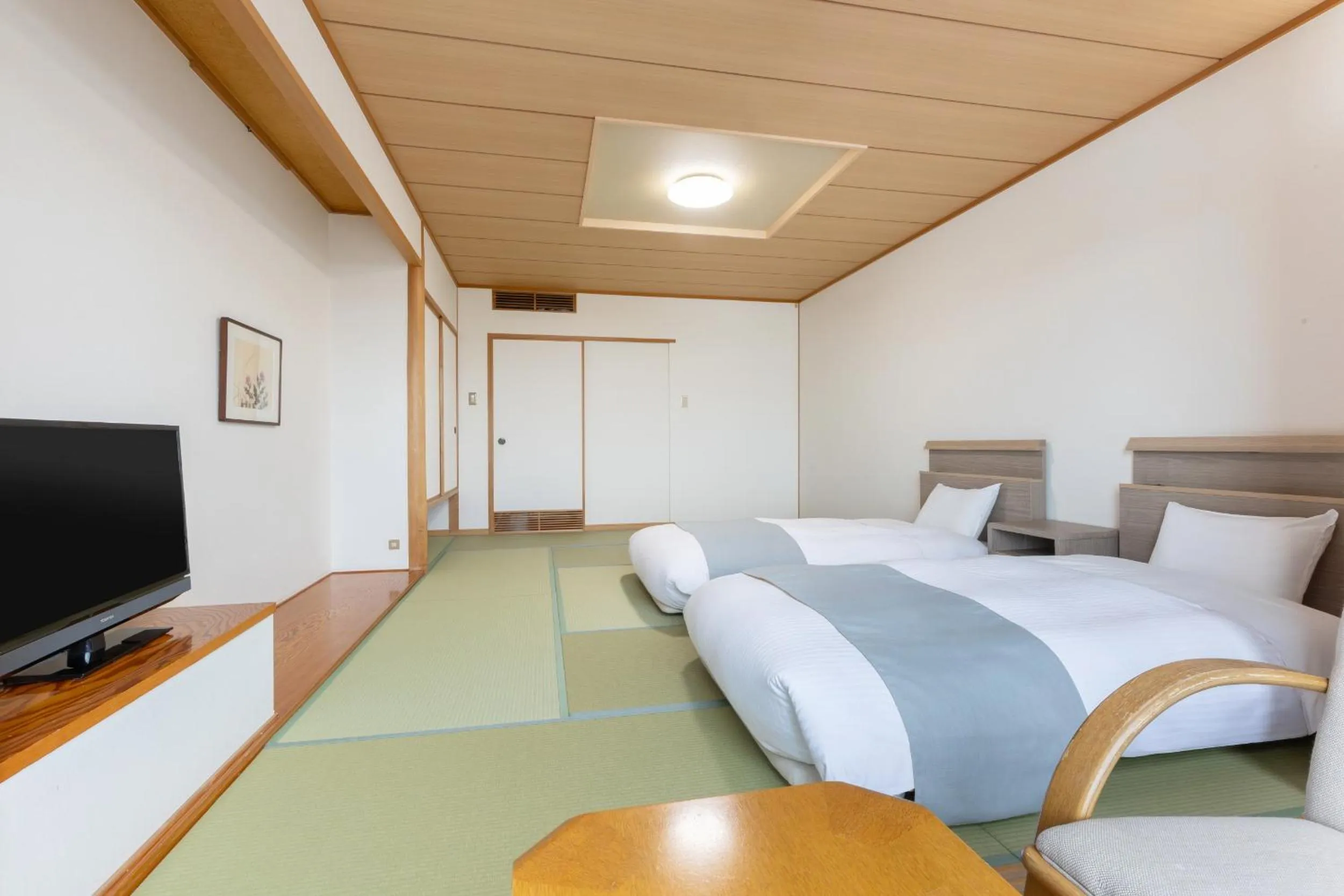Photo of the whole room, Bed in KAMENOI HOTEL Aomori Makado