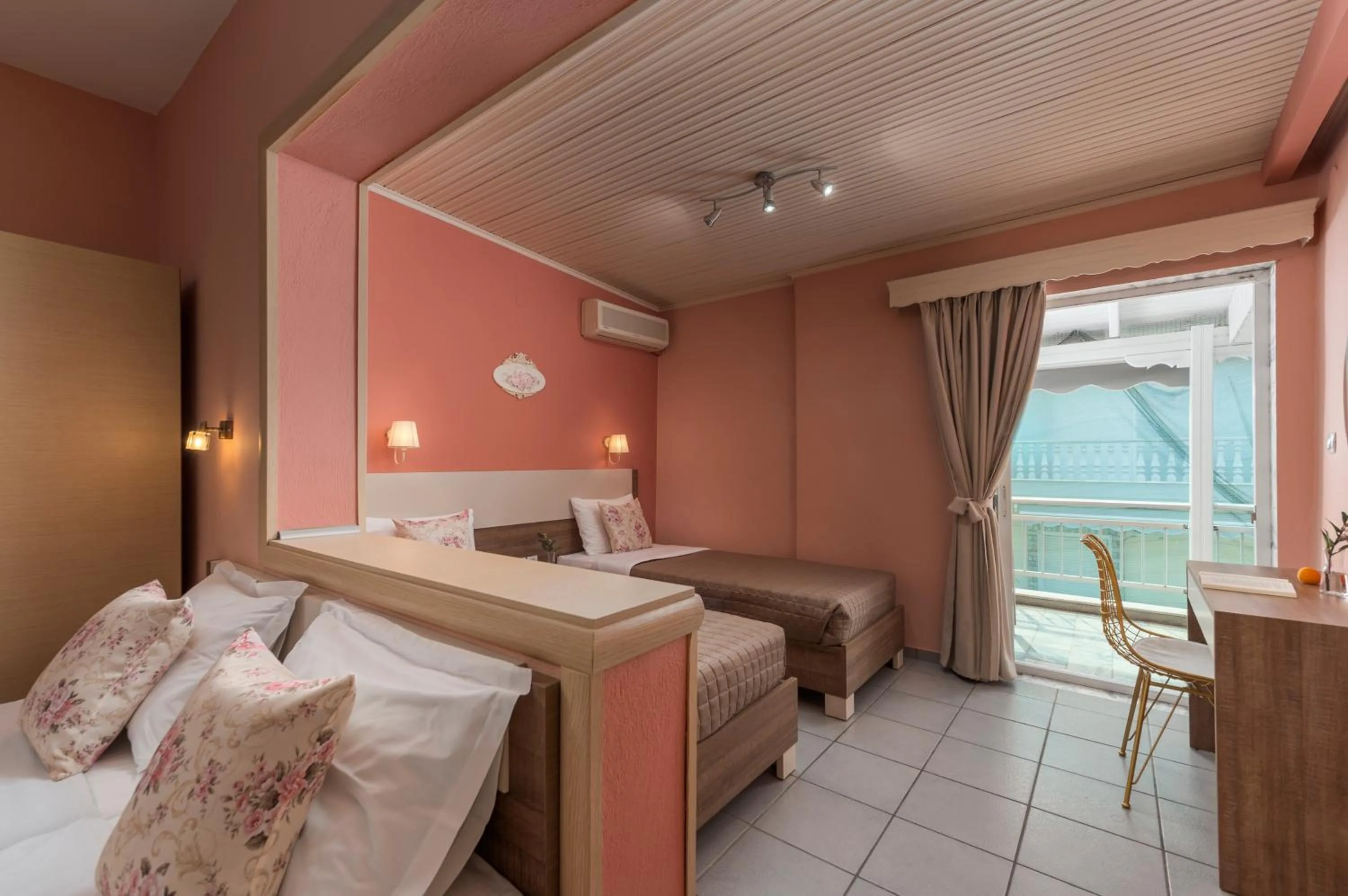 Photo of the whole room, Bed in Ouzas luxury Hotel