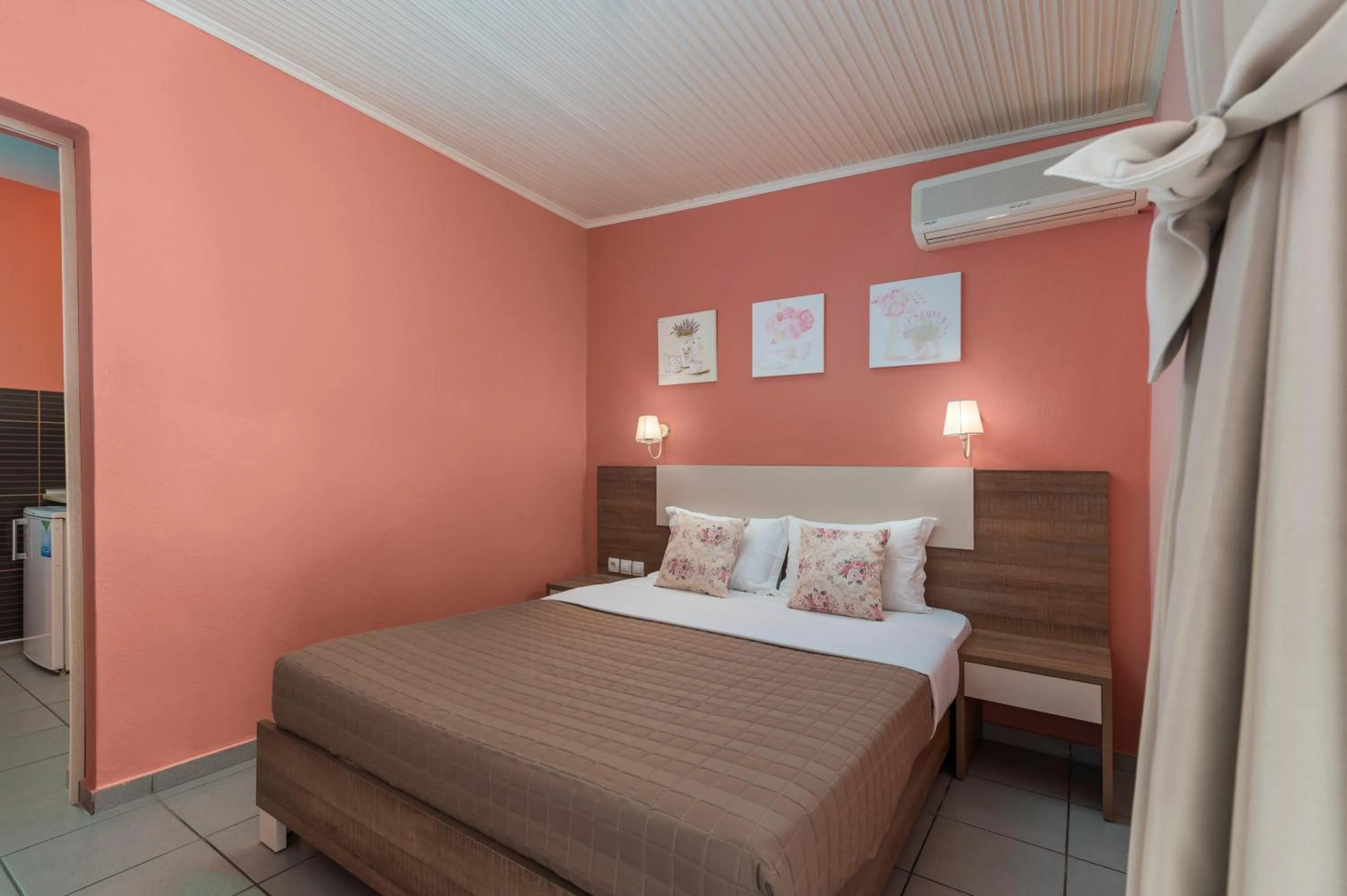 Bed in Ouzas luxury Hotel