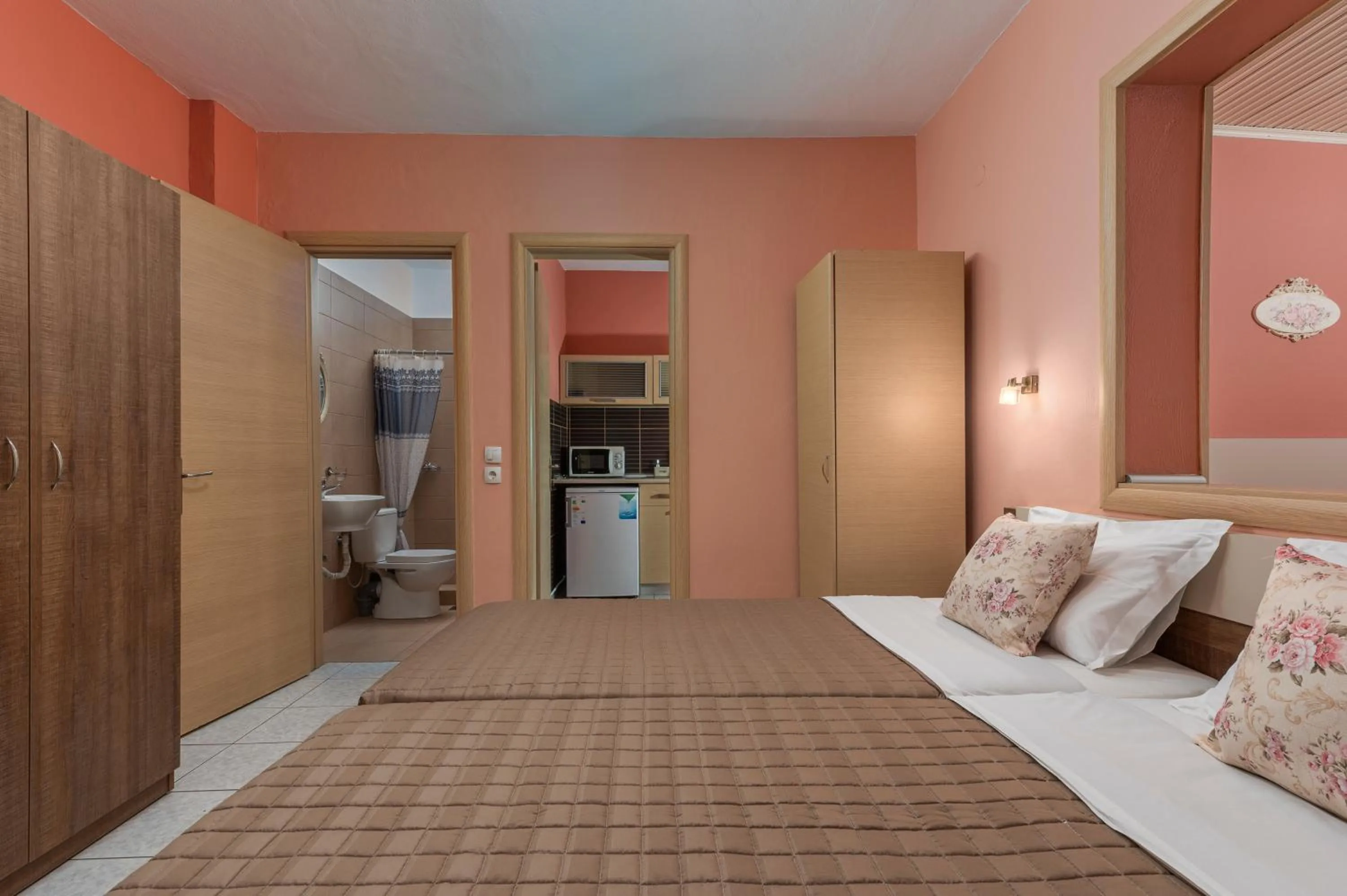 Photo of the whole room, Bed in Ouzas luxury Hotel