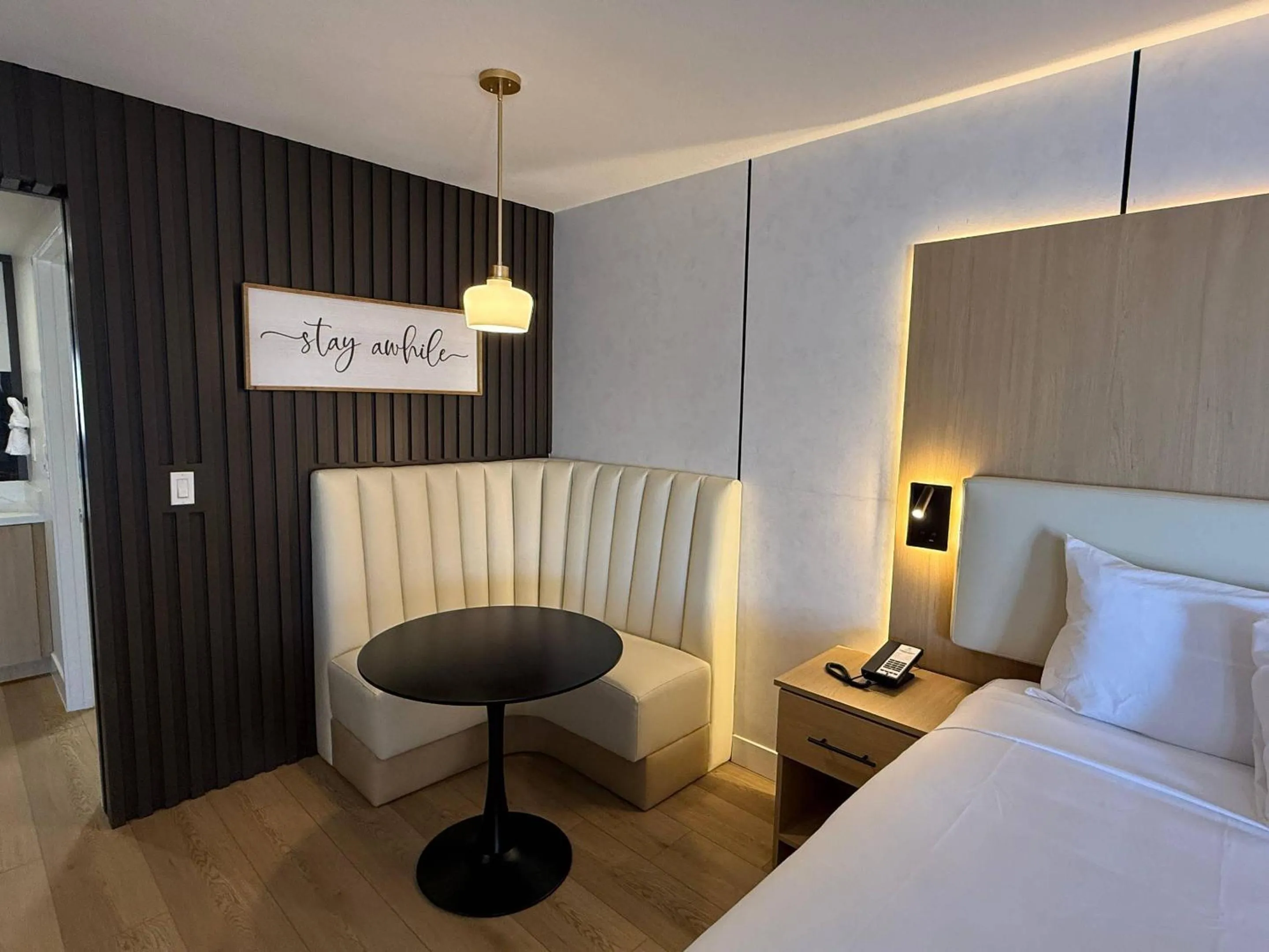 Bedroom, Bed in MainStay Suites Victorville - Hesperia