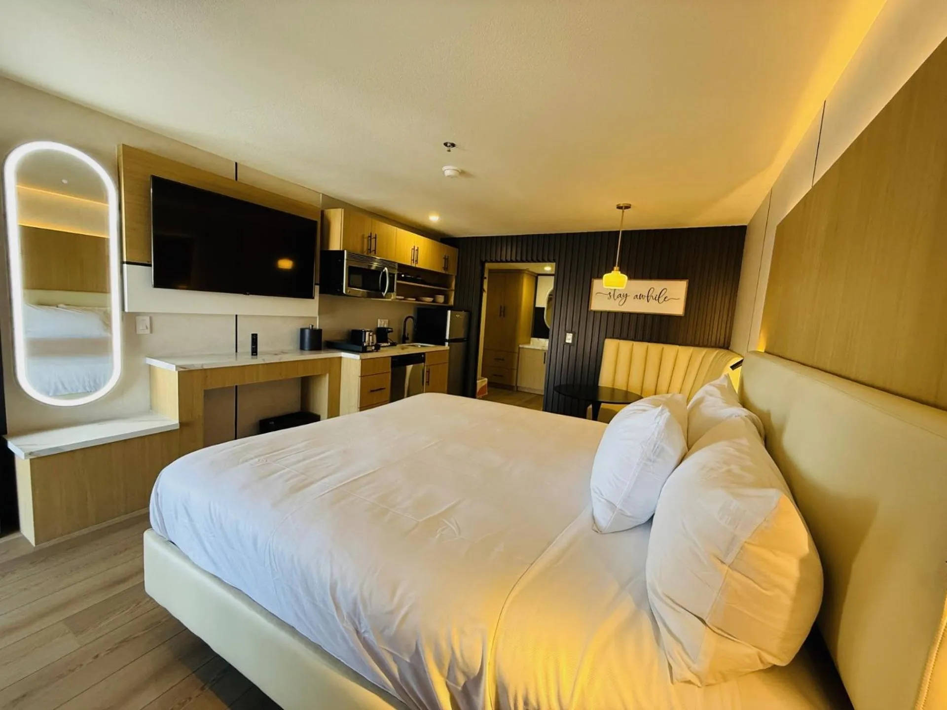 Bedroom, Bed in MainStay Suites Victorville - Hesperia