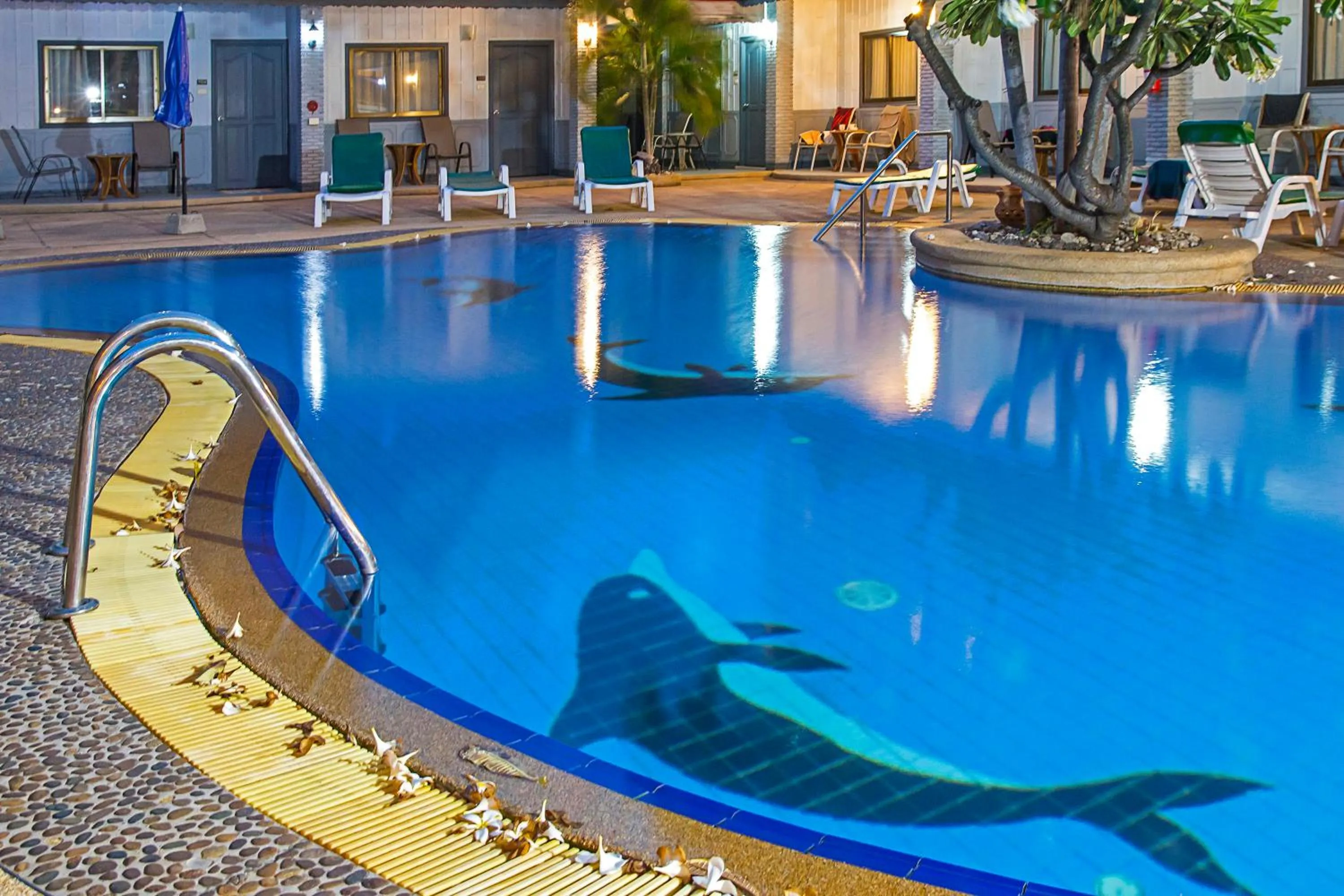 Swimming pool in S Lodge Pattaya formally Sabai Lodge