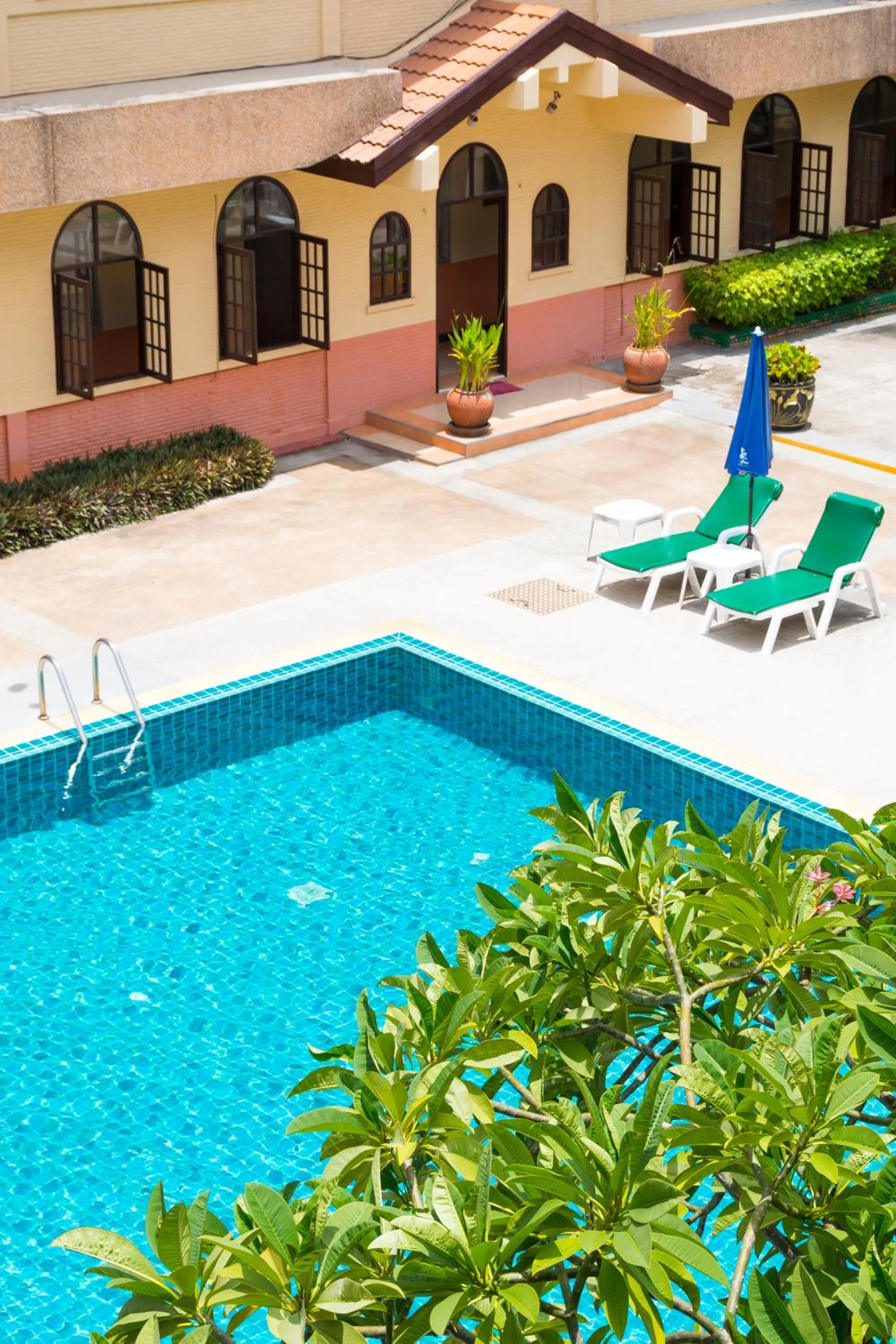 Swimming pool in S Lodge Pattaya formally Sabai Lodge