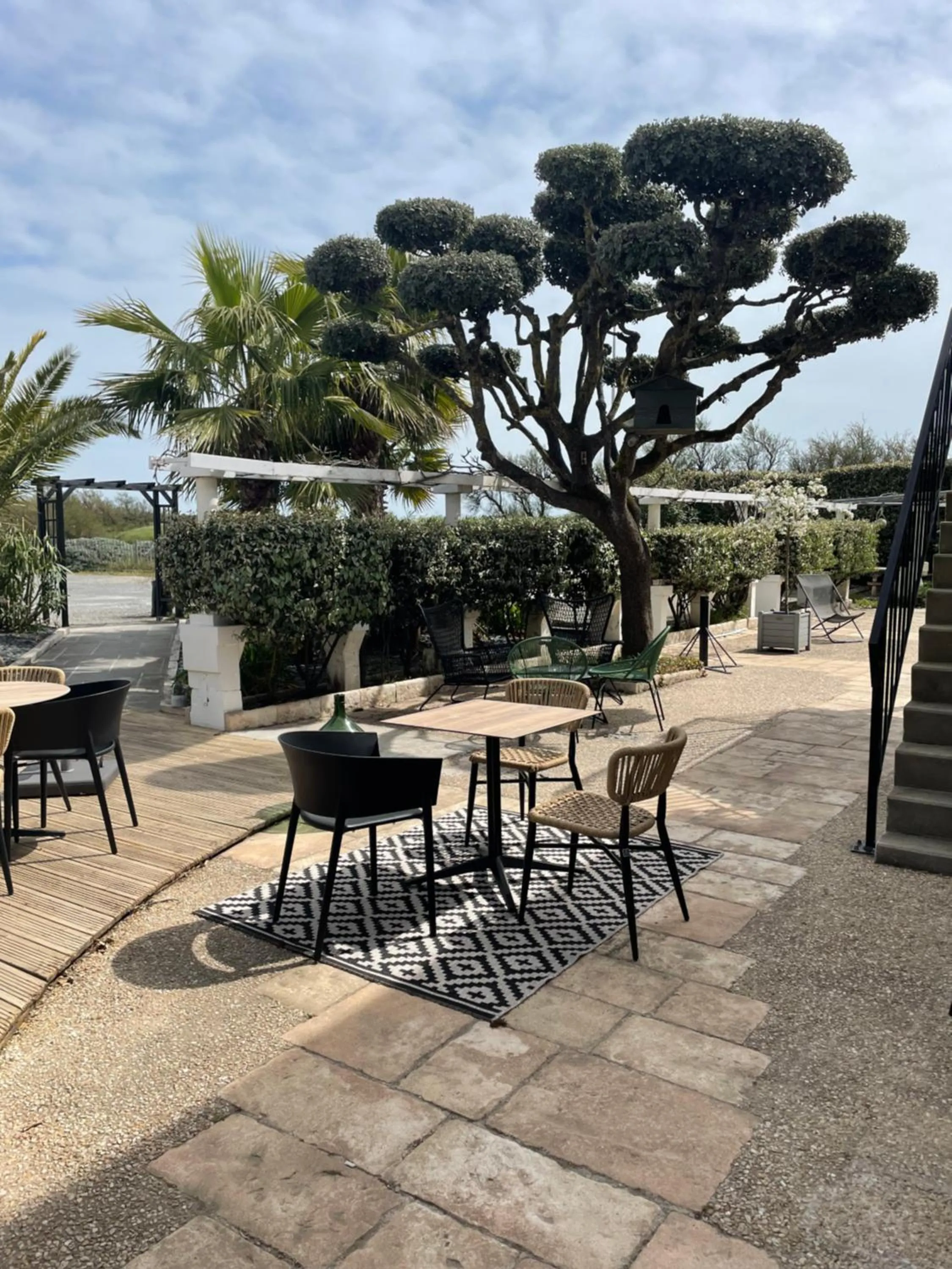 Patio in Hôtel Le Martray