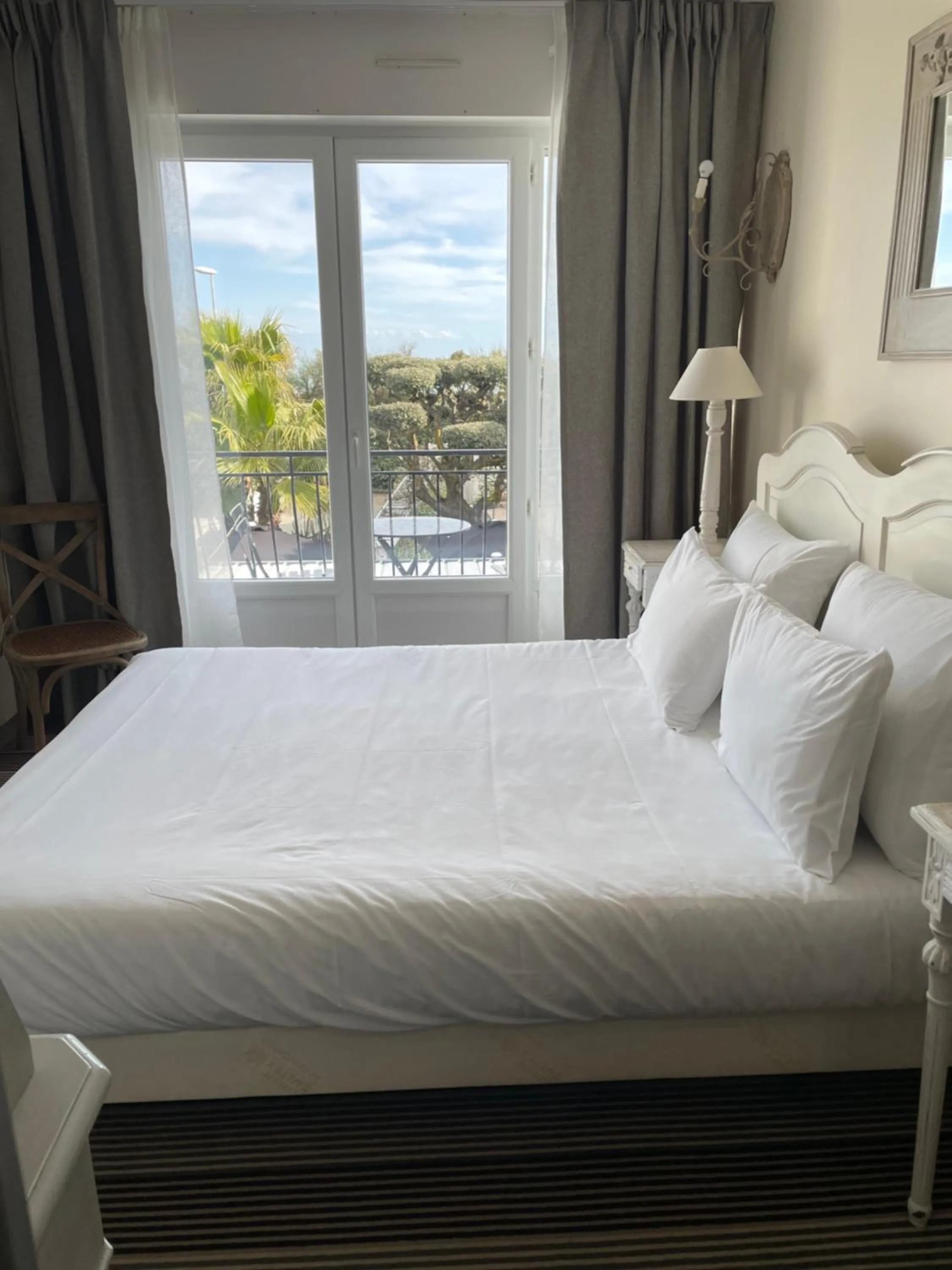 Bed in Hôtel Le Martray