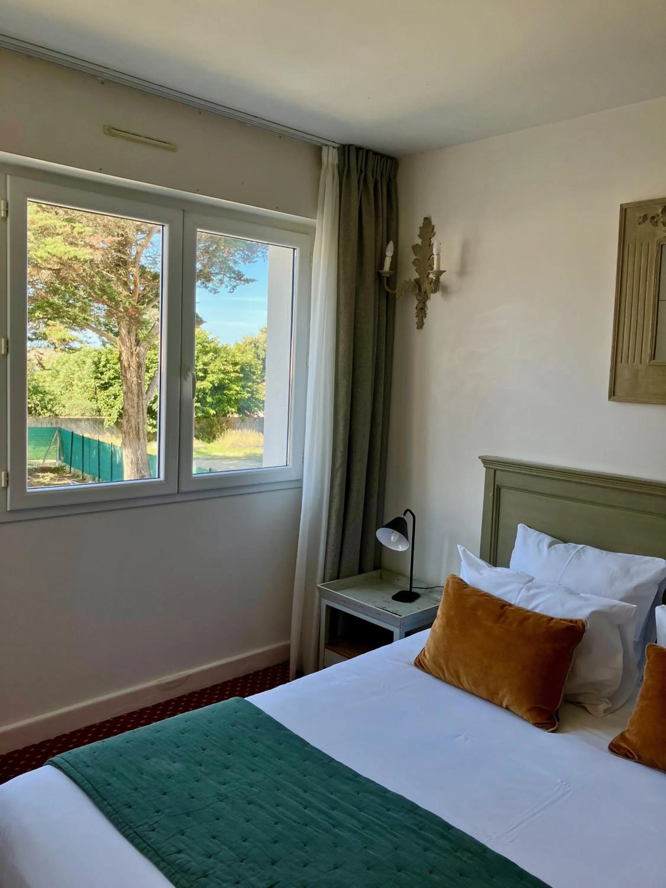 Bed in Hôtel Le Martray