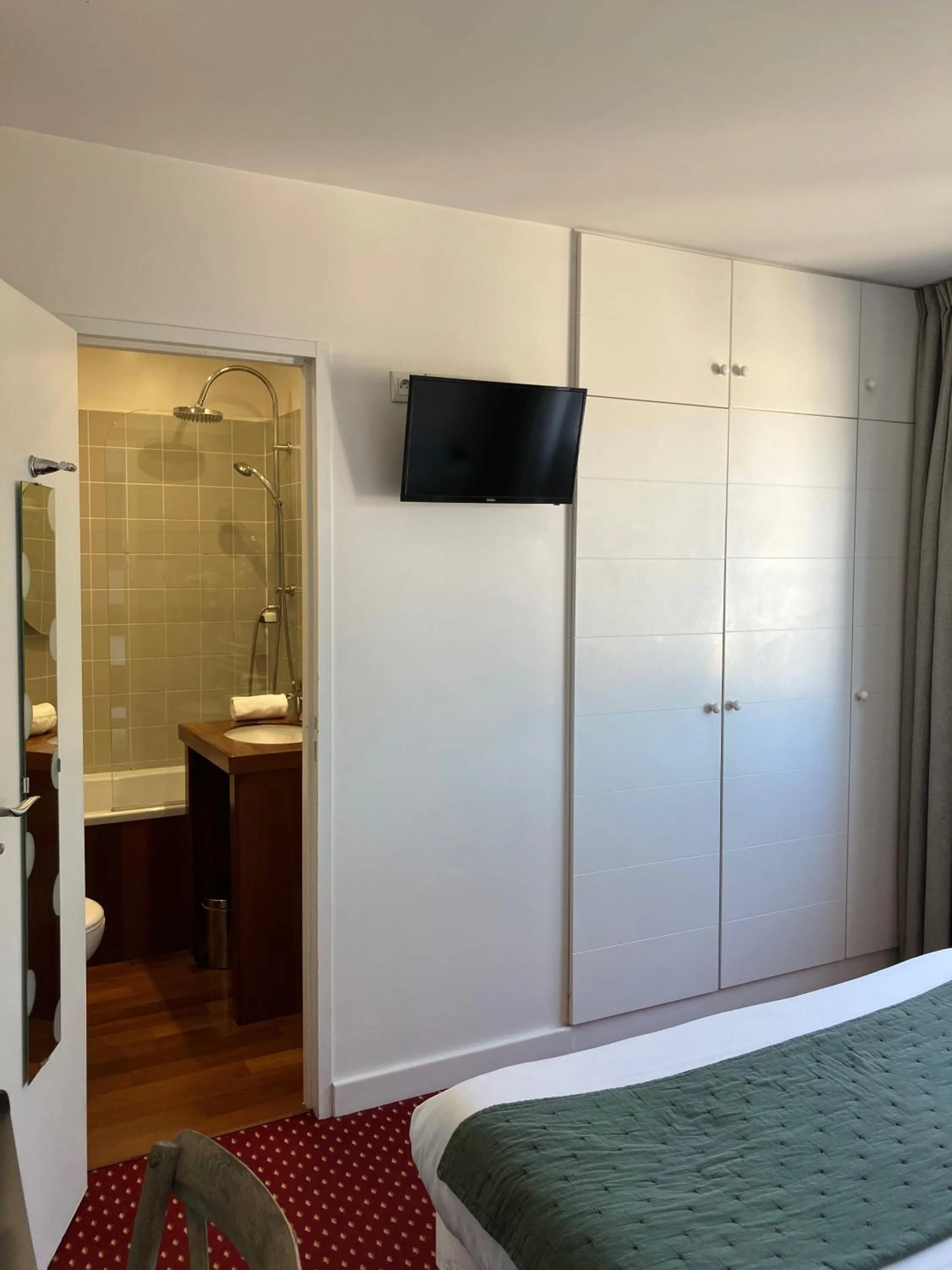 Bed in Hôtel Le Martray