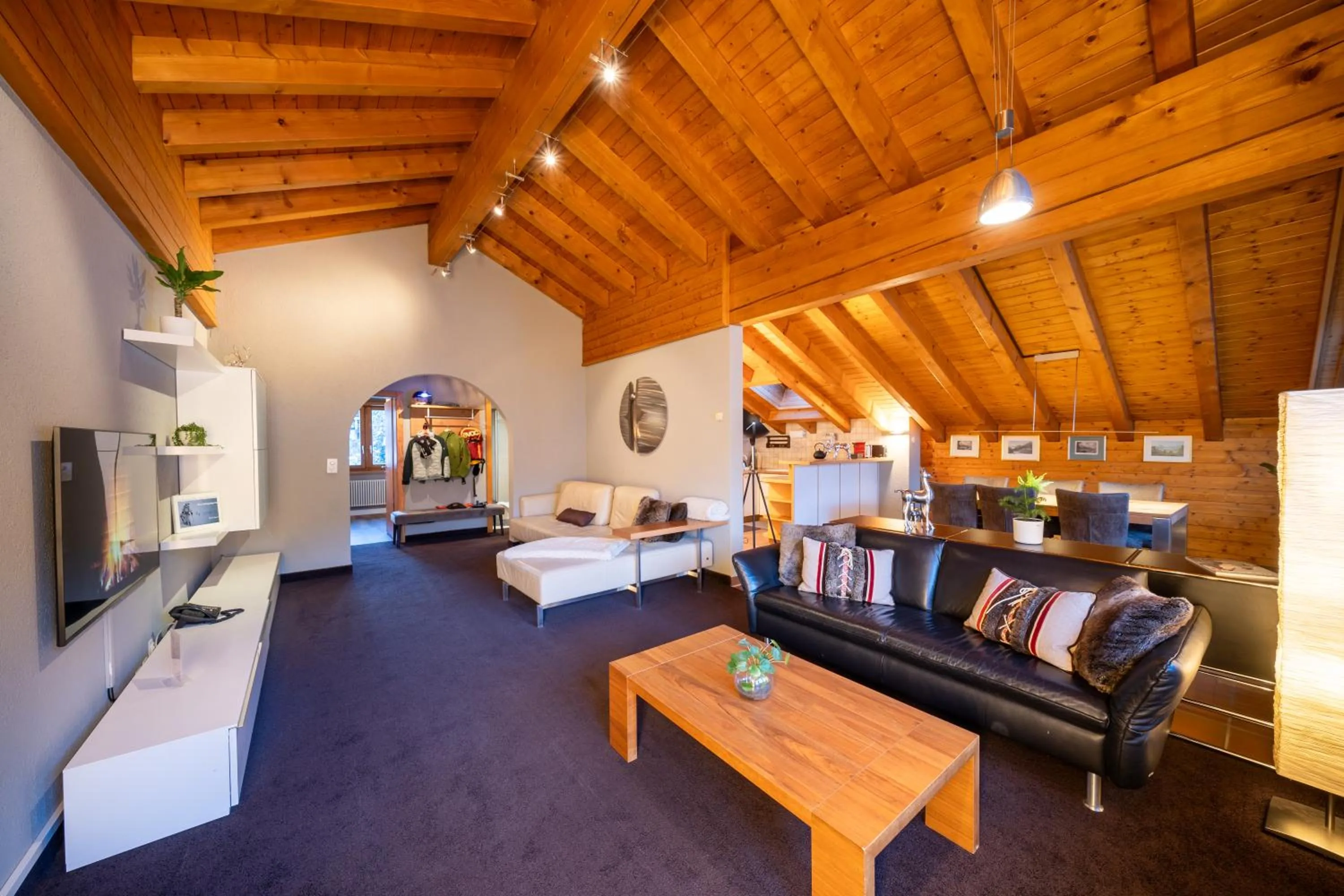 Communal lounge/ TV room in Hotel AMBiANCE