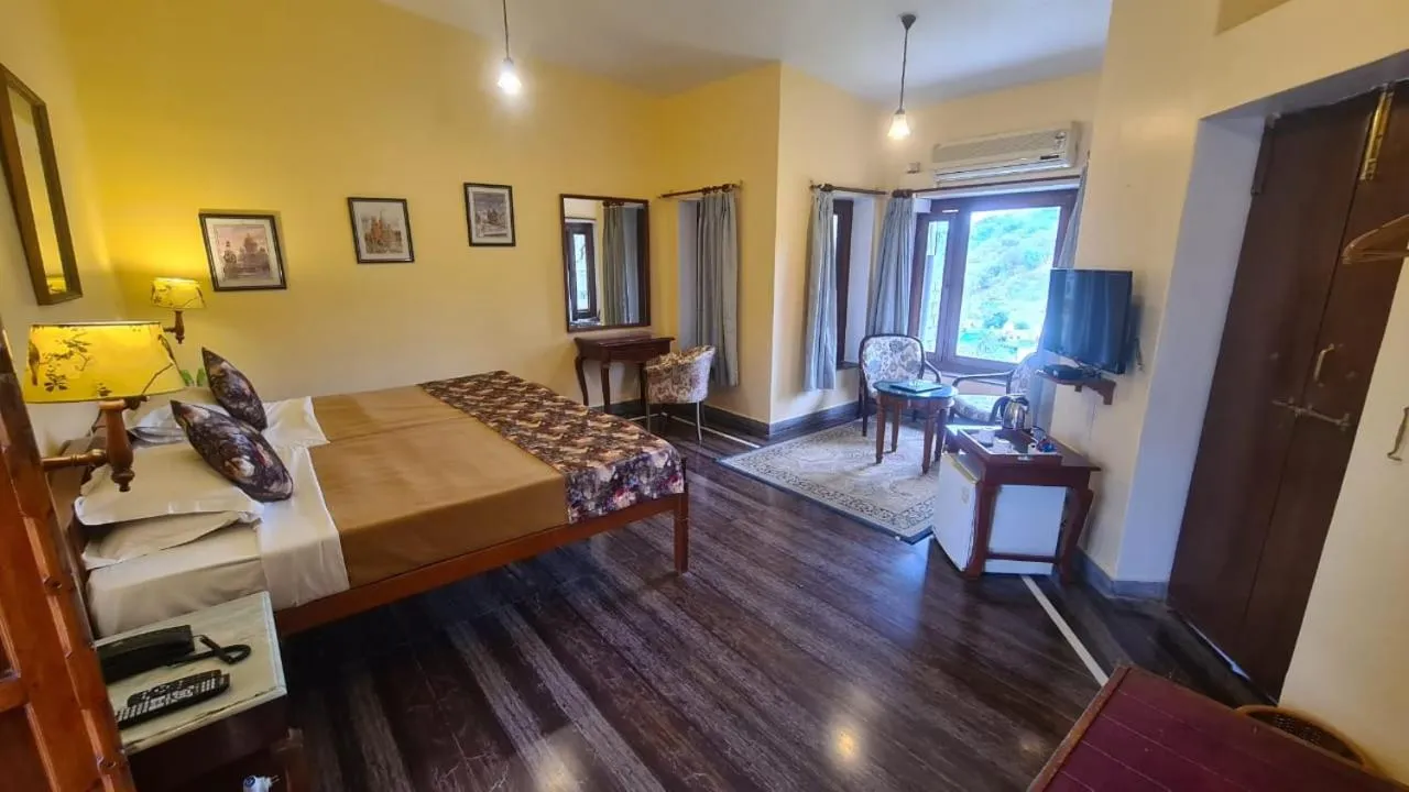 Photo of the whole room, Bed in Kesar Bhawan Palace