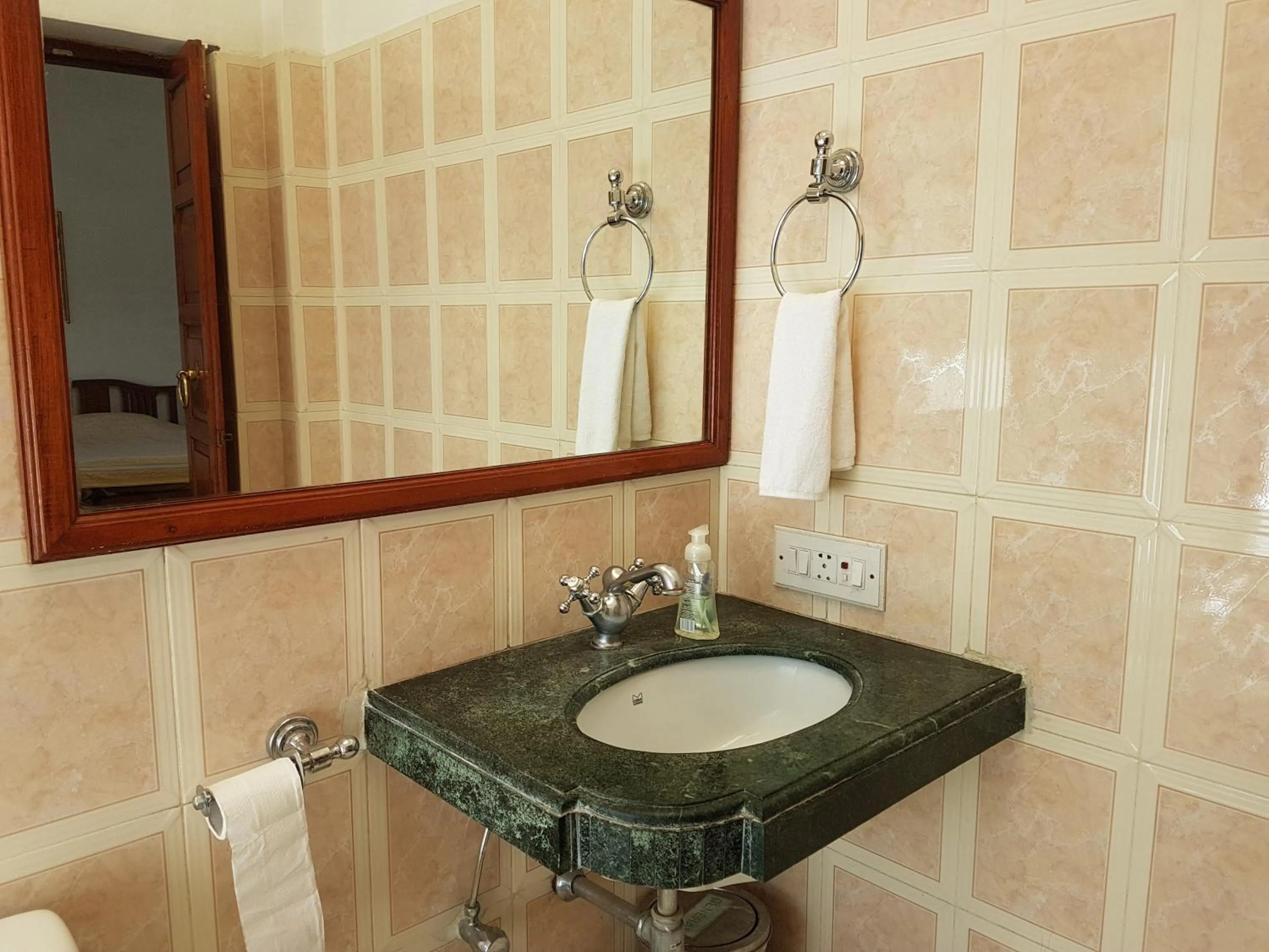 Bathroom in Kesar Bhawan Palace