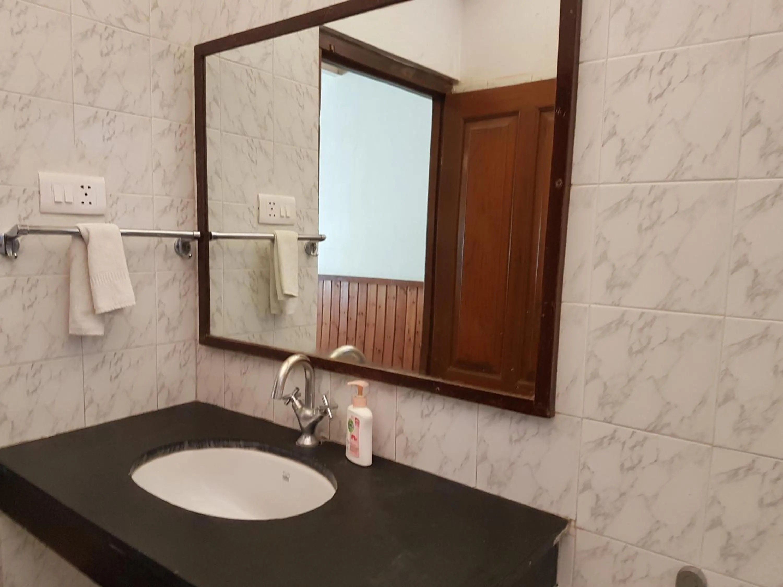 Bathroom in Kesar Bhawan Palace