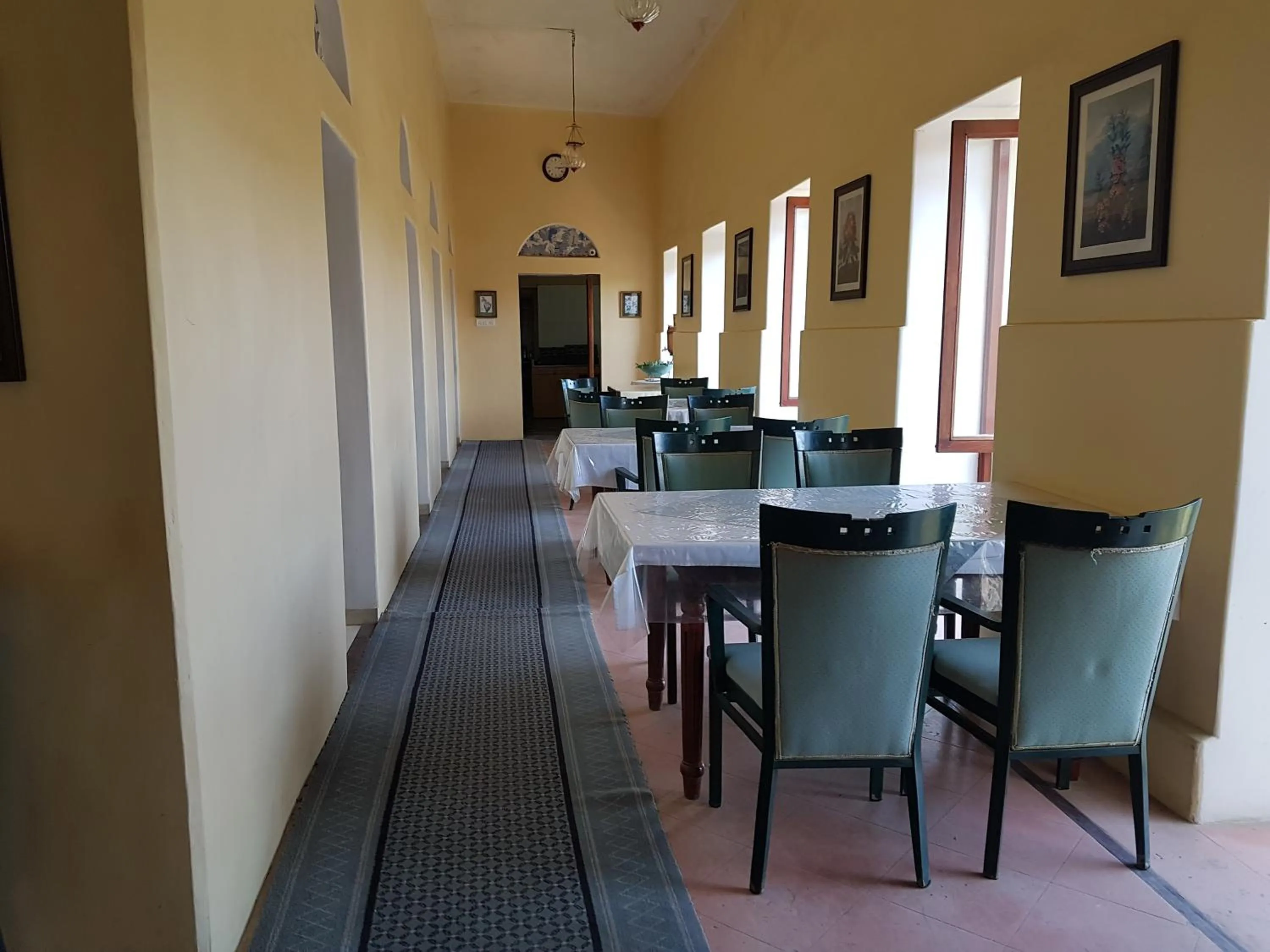 Restaurant/places to eat in Kesar Bhawan Palace