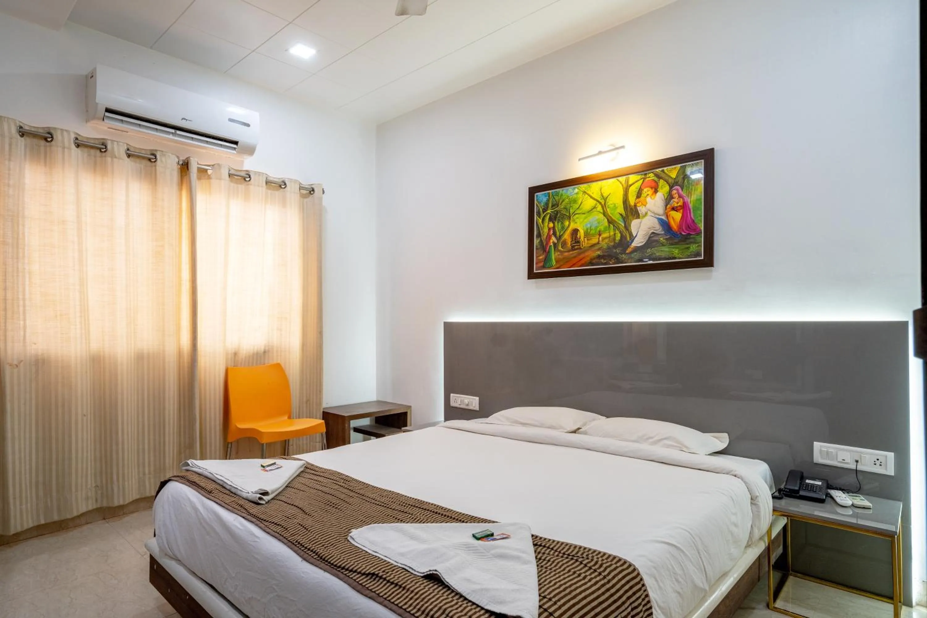 Bed in Hotel Darshan Executive