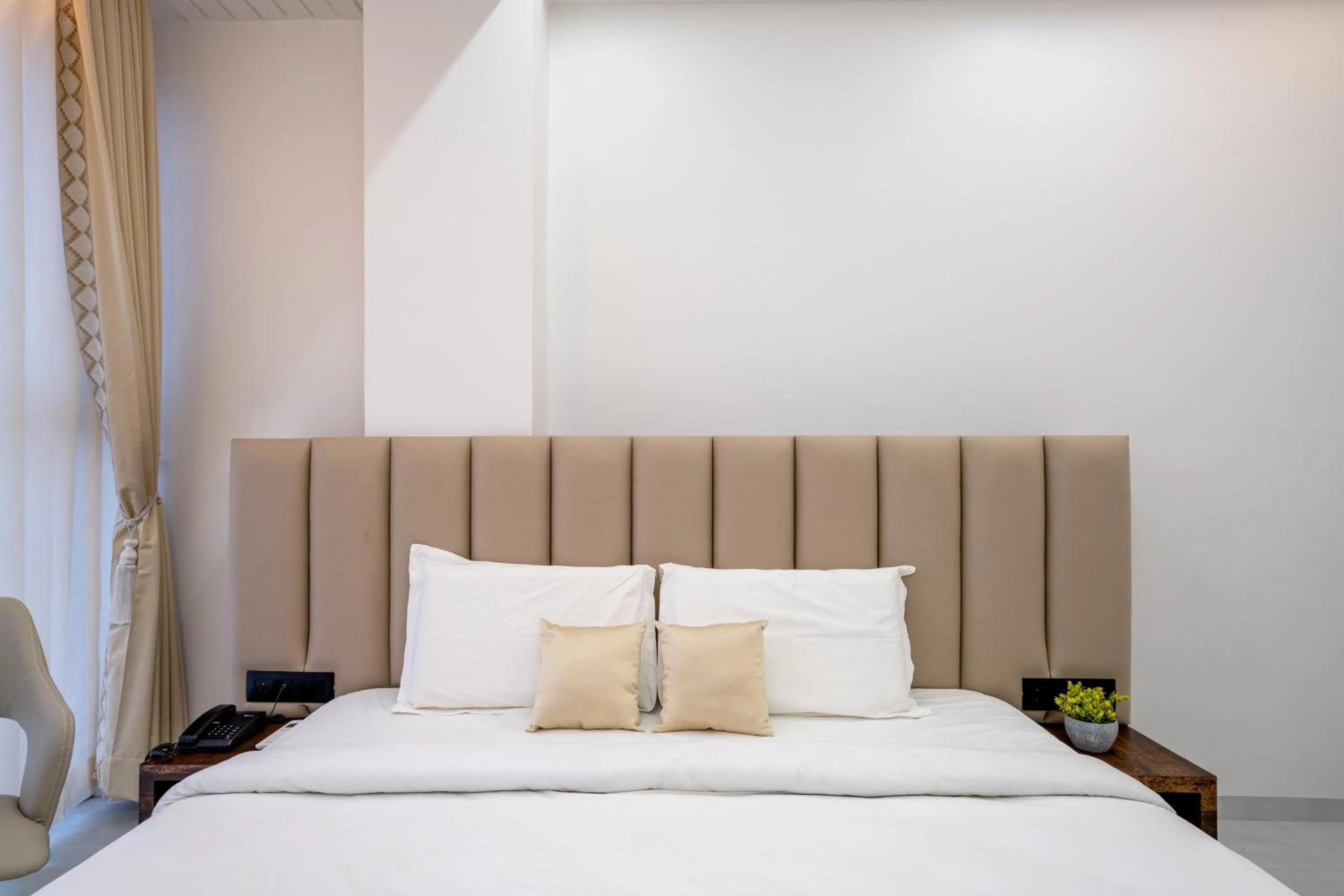 Bed in Hotel Darshan Executive