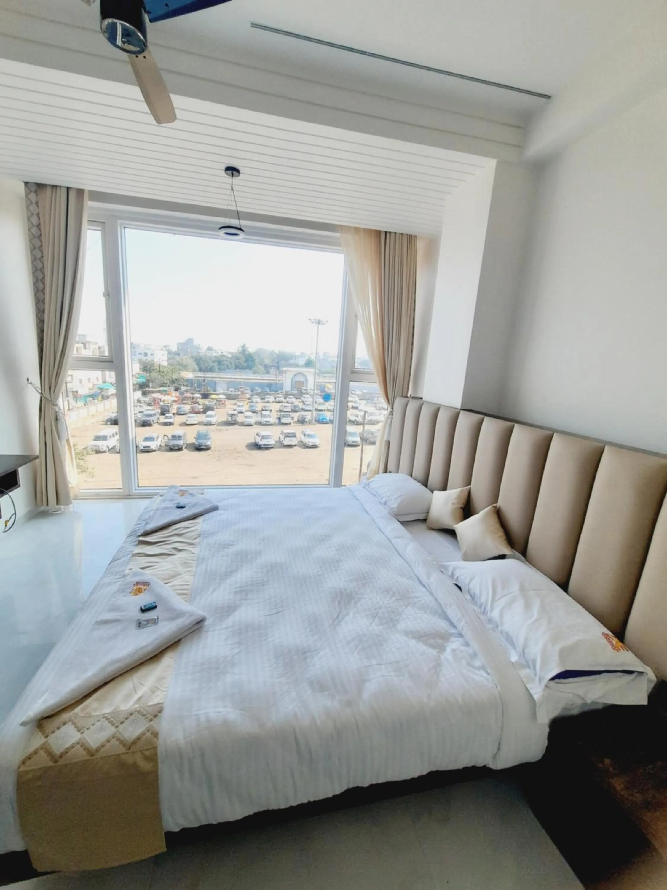 Bed in Hotel Darshan Executive