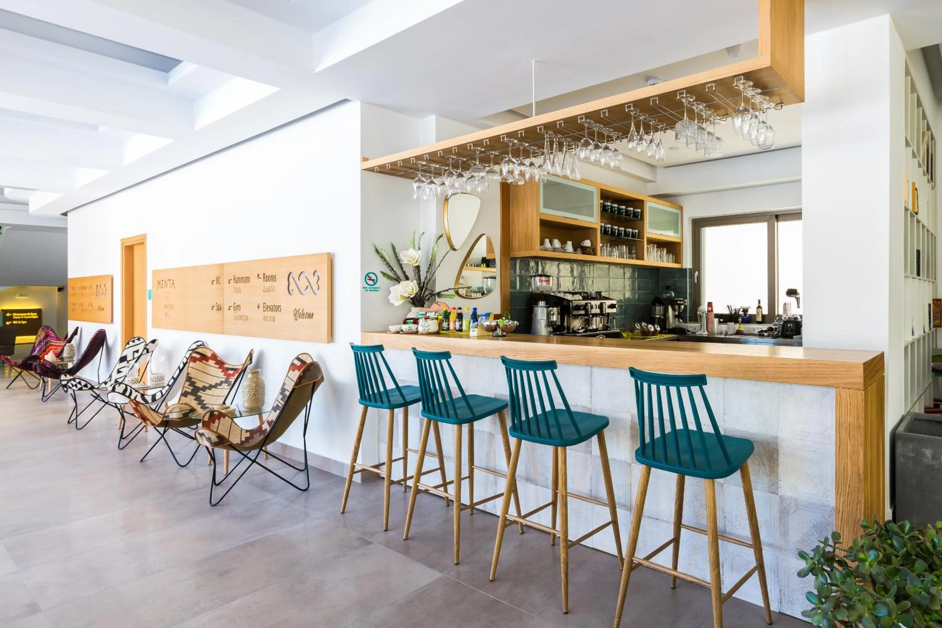 Communal lounge/ TV room in Menta City Boutique Hotel