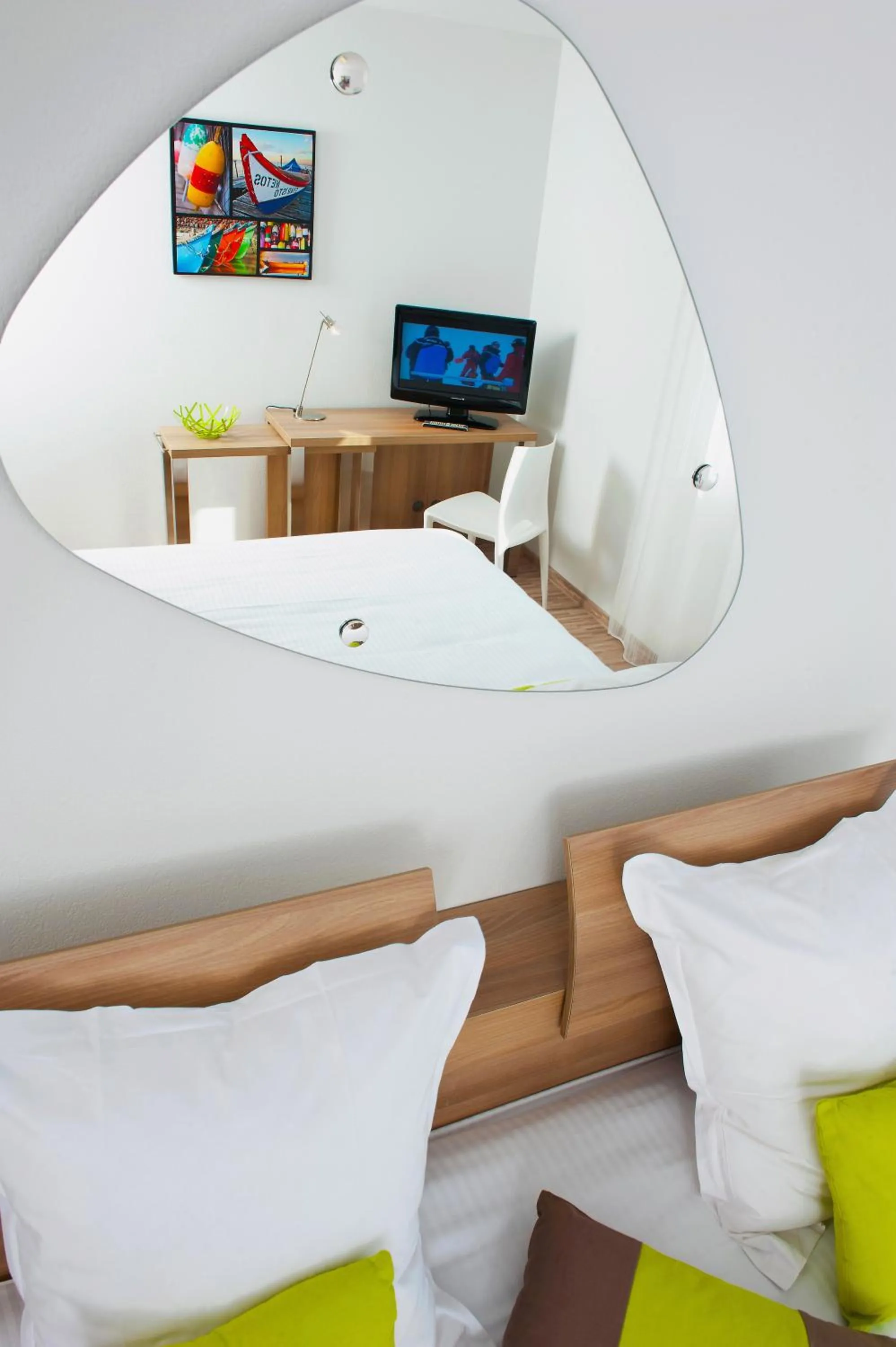 Decorative detail, Bed in Ténéo Apparthotel Bordeaux Mérignac - Aéroport