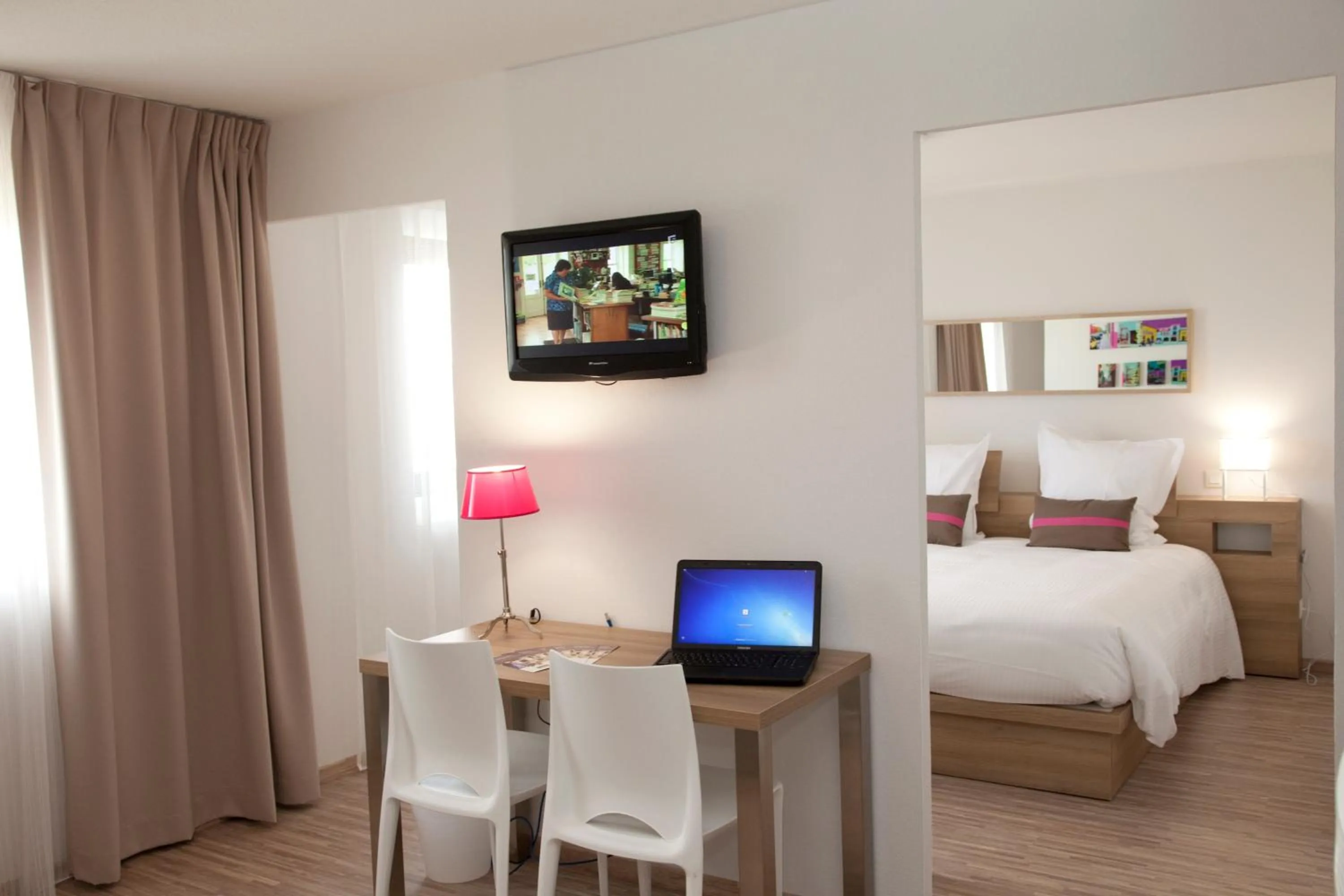 Photo of the whole room, Bed in Ténéo Apparthotel Bordeaux Mérignac - Aéroport