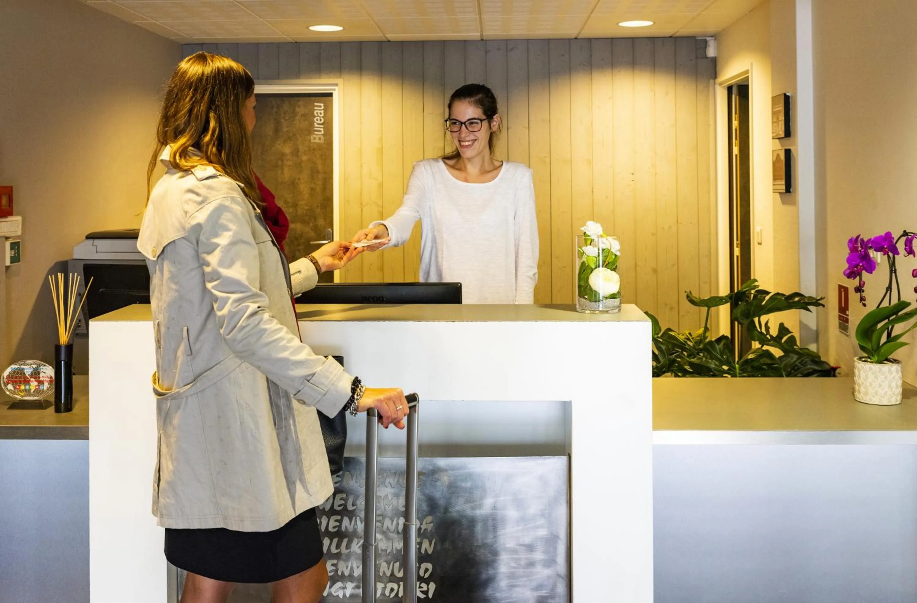 Staff in Ténéo Apparthotel Bordeaux Mérignac - Aéroport