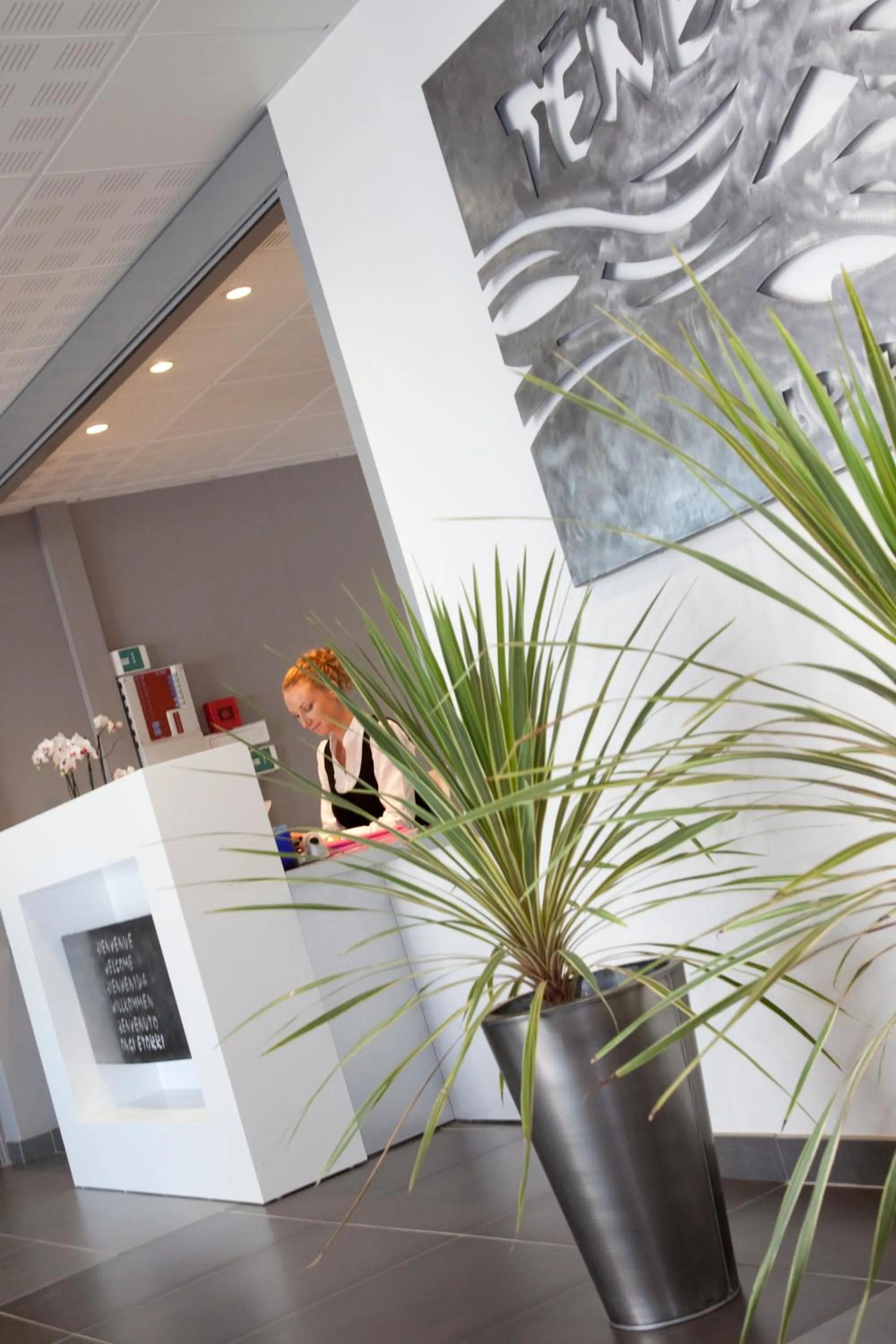 Lobby or reception in Ténéo Apparthotel Bordeaux Mérignac - Aéroport