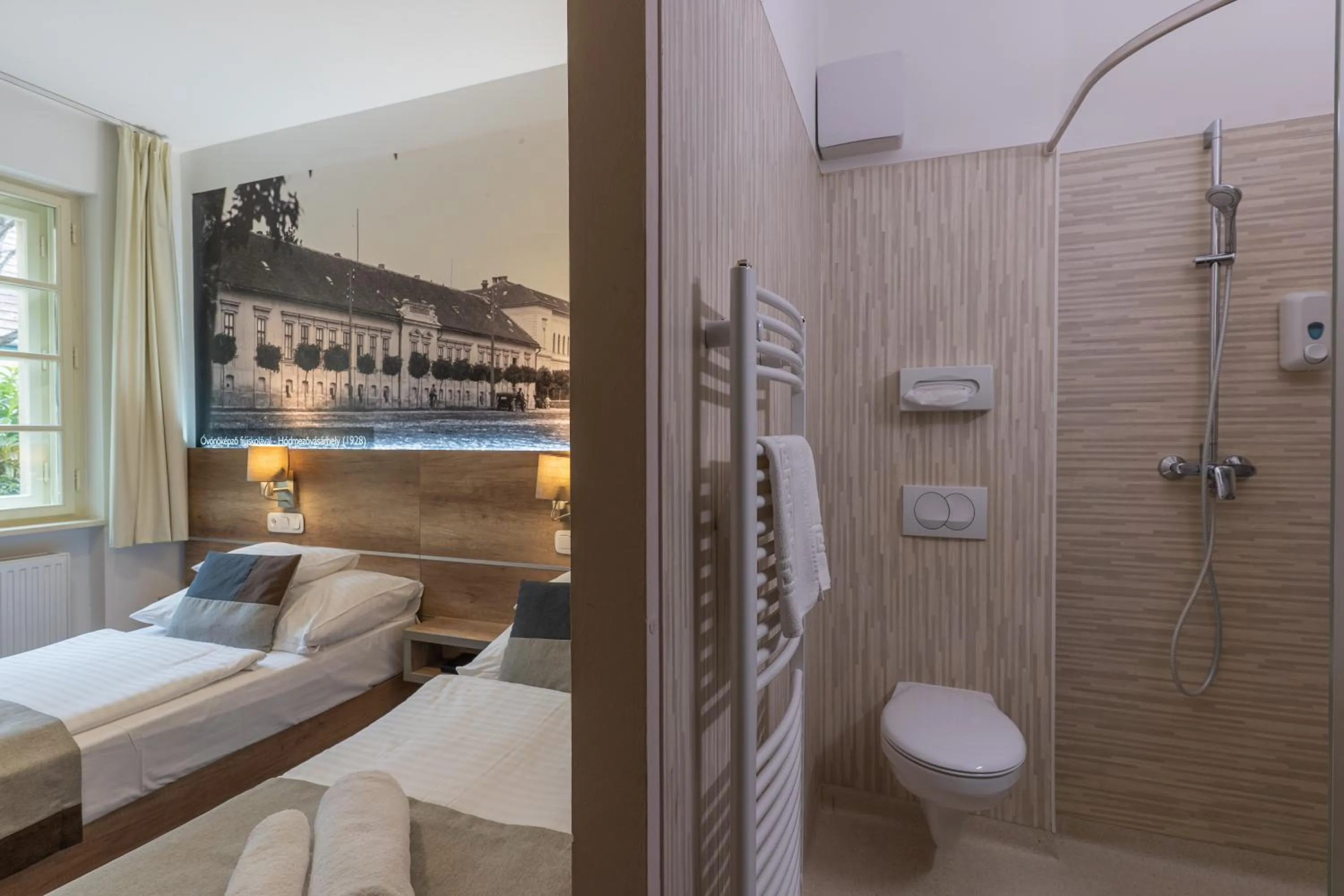 Shower, Bed in Klebelsberg Kastély Budapest