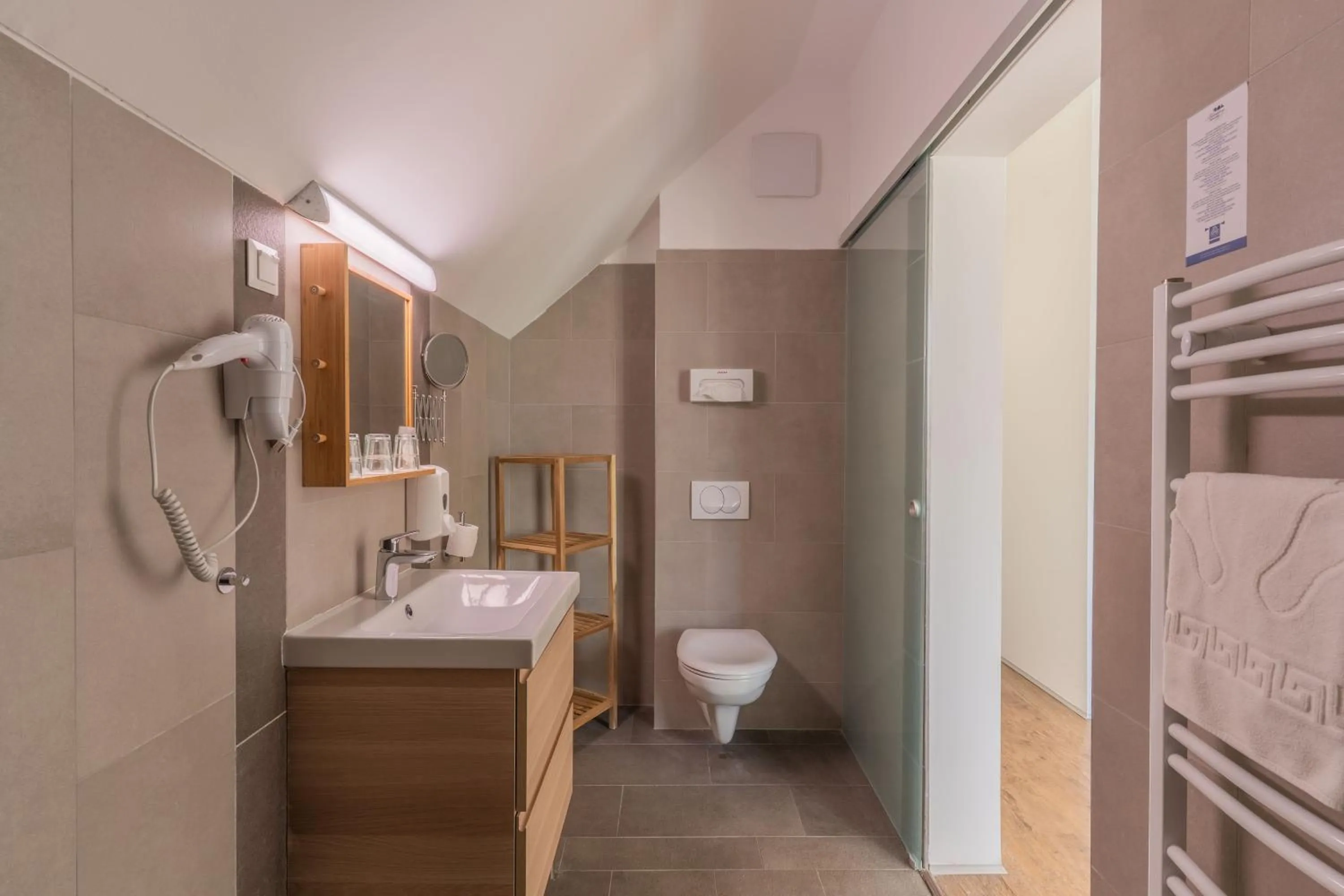 Toilet in Klebelsberg Kastély Budapest