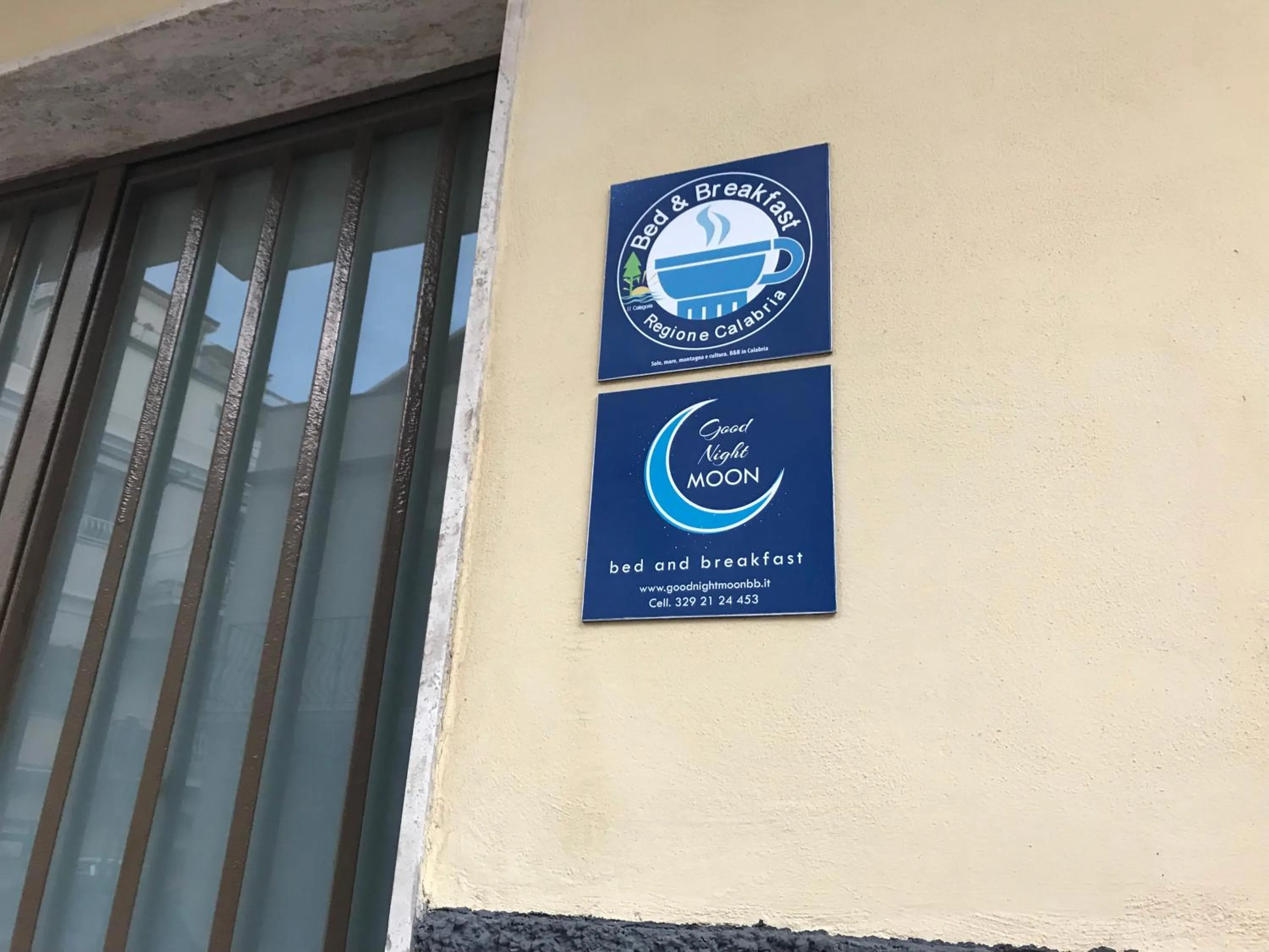 Facade/entrance in Good Night Moon B&B