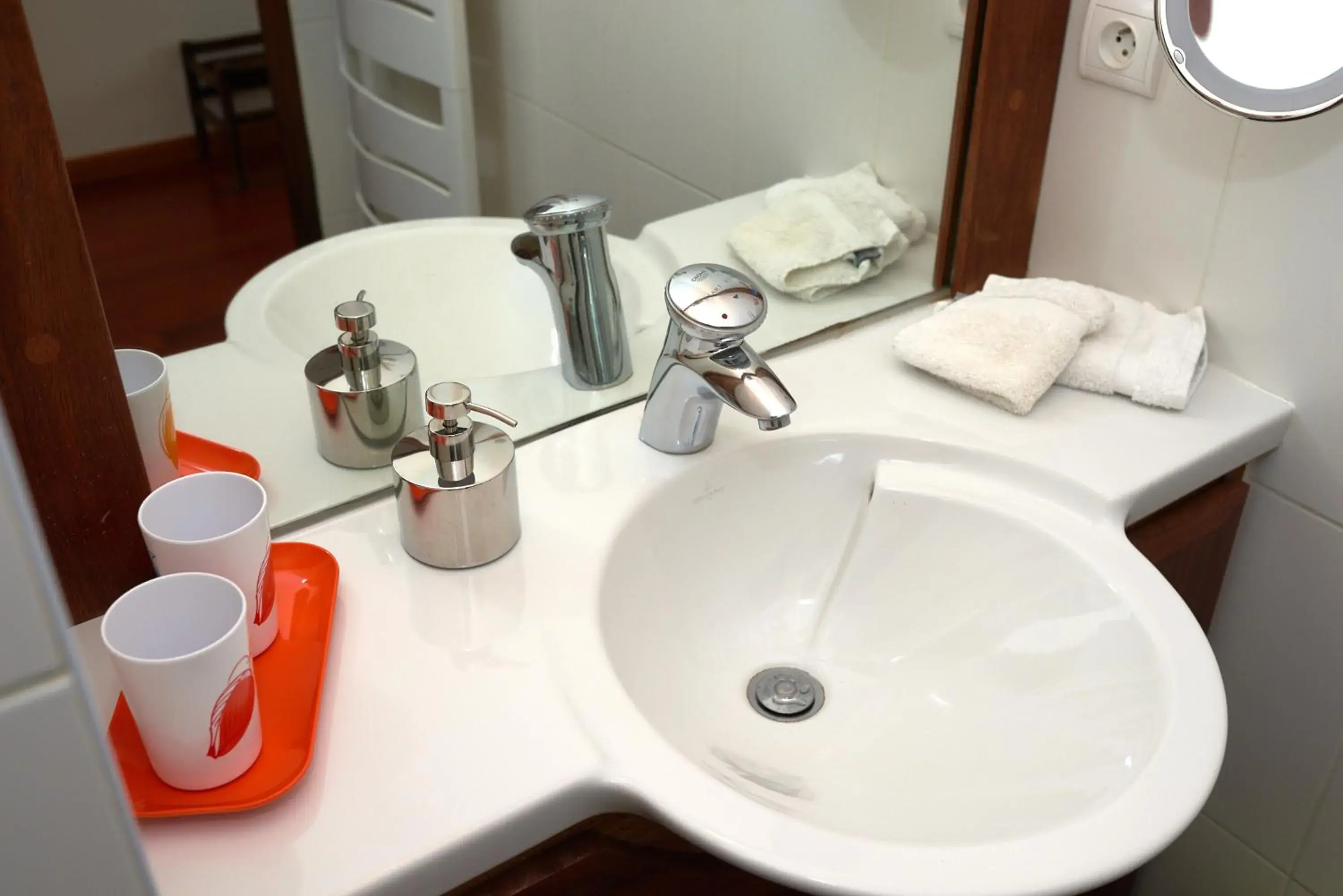 Superior Double or Twin Room with Terrace - single occupancy in la Palisse Superior Double or Twin Room with Terrace - single occupancy in la Palisse