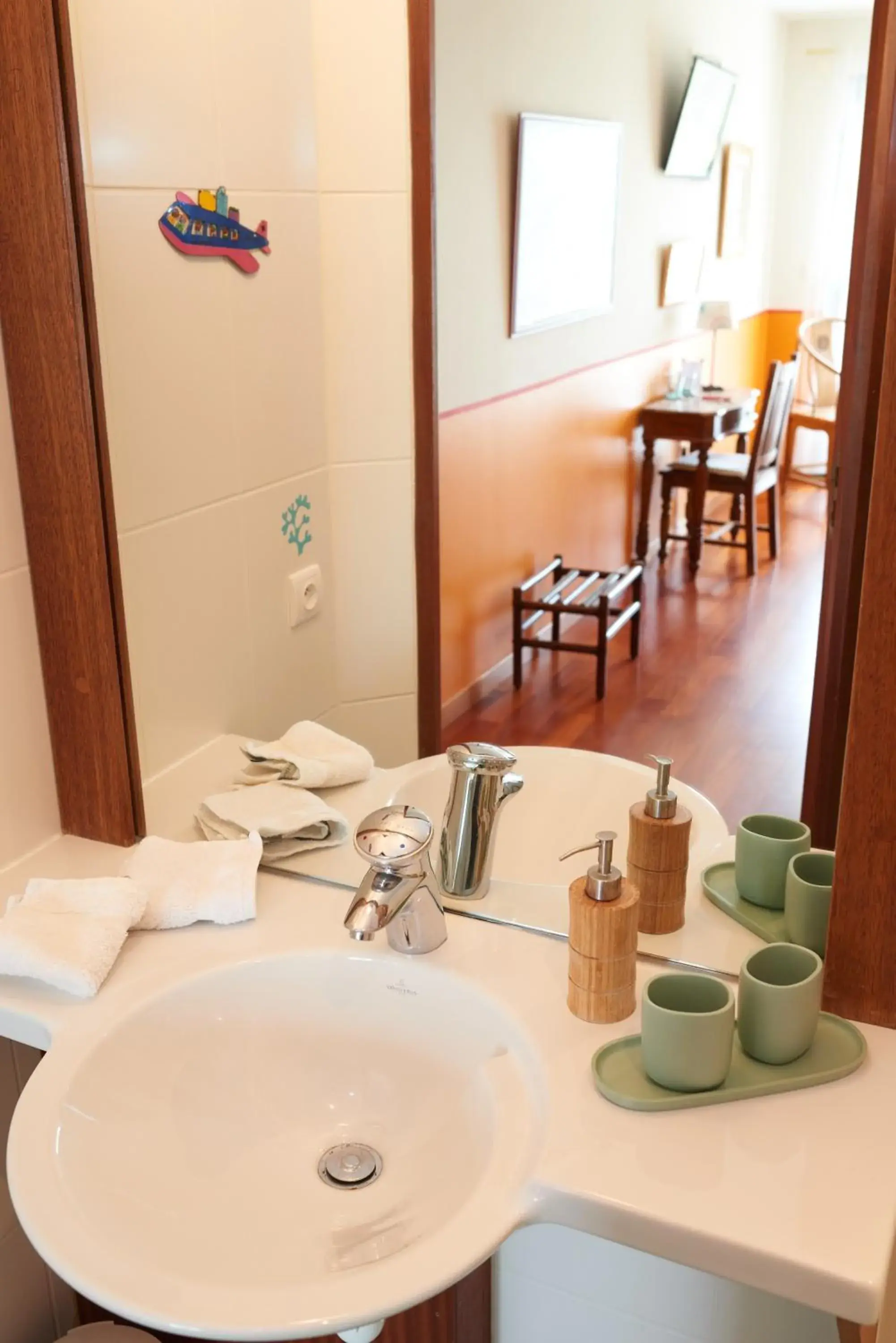 Comfort Triple Room with Shower - single occupancy in la Palisse Comfort Triple Room with Shower - single occupancy in la Palisse